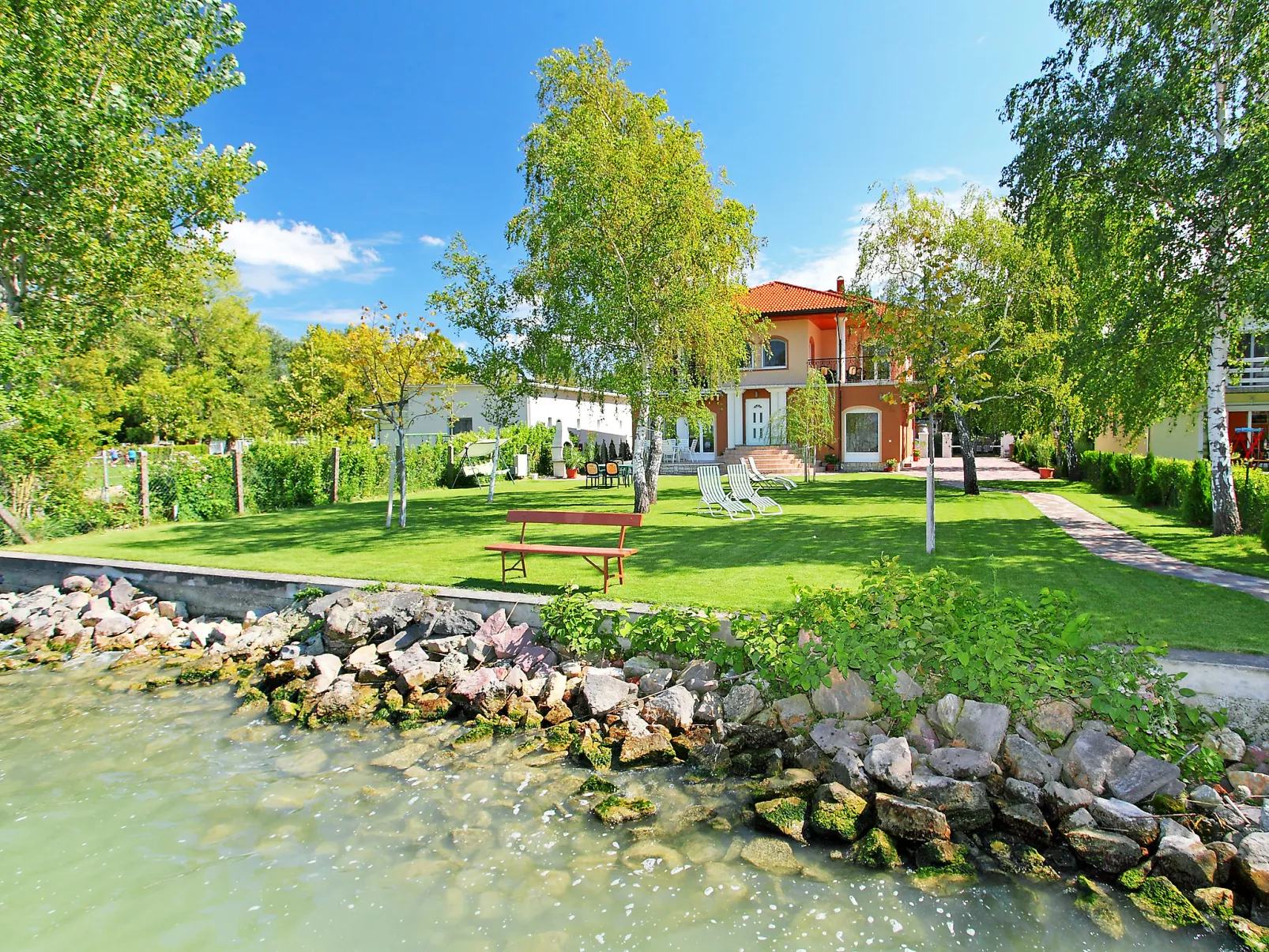 Lakefront 1-Outside