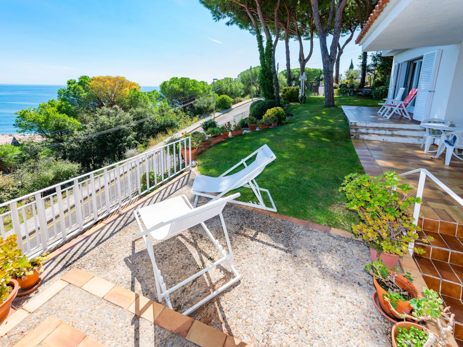 La Marina Blanca-Outside