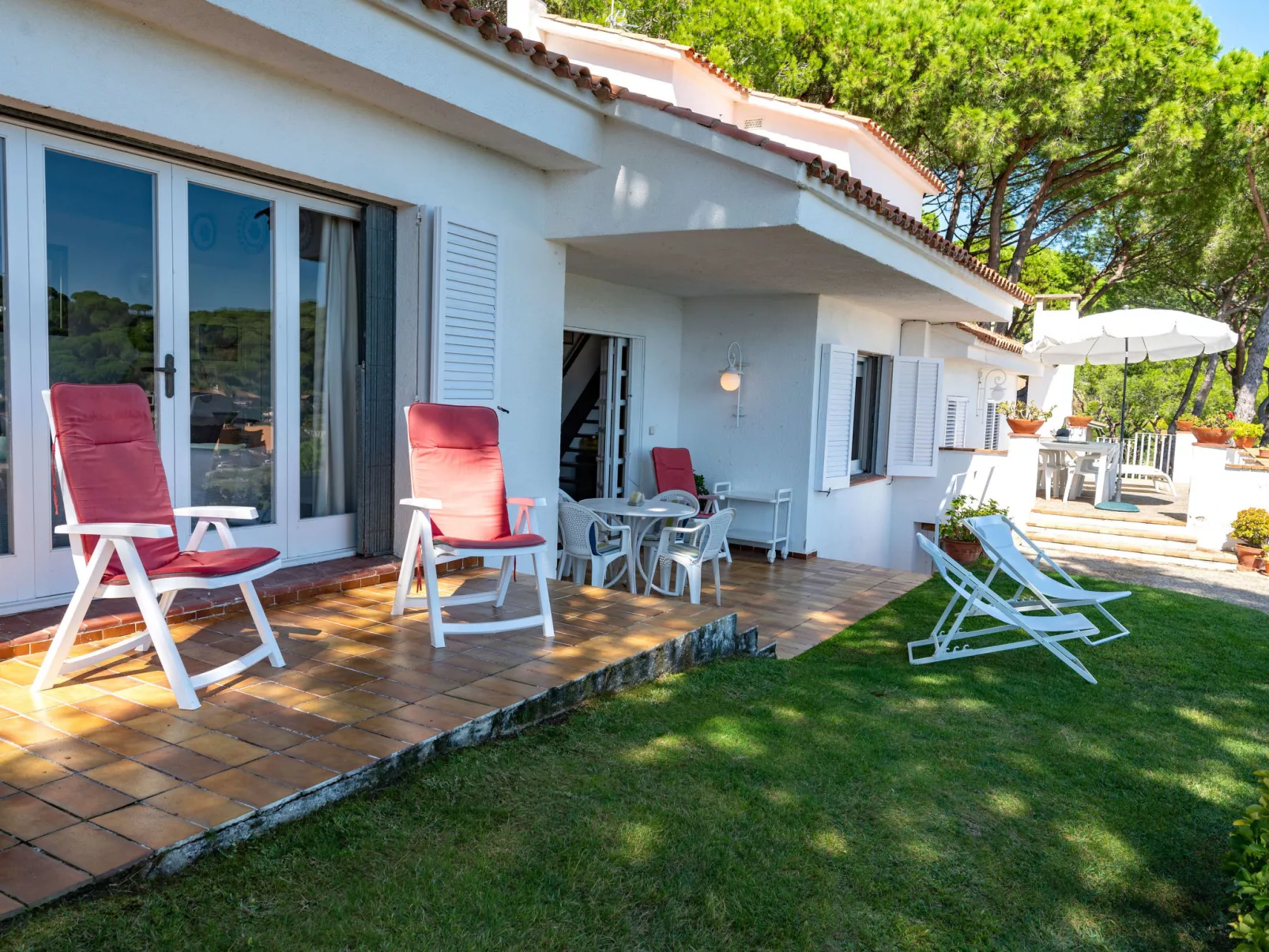 La Marina Blanca-Outside