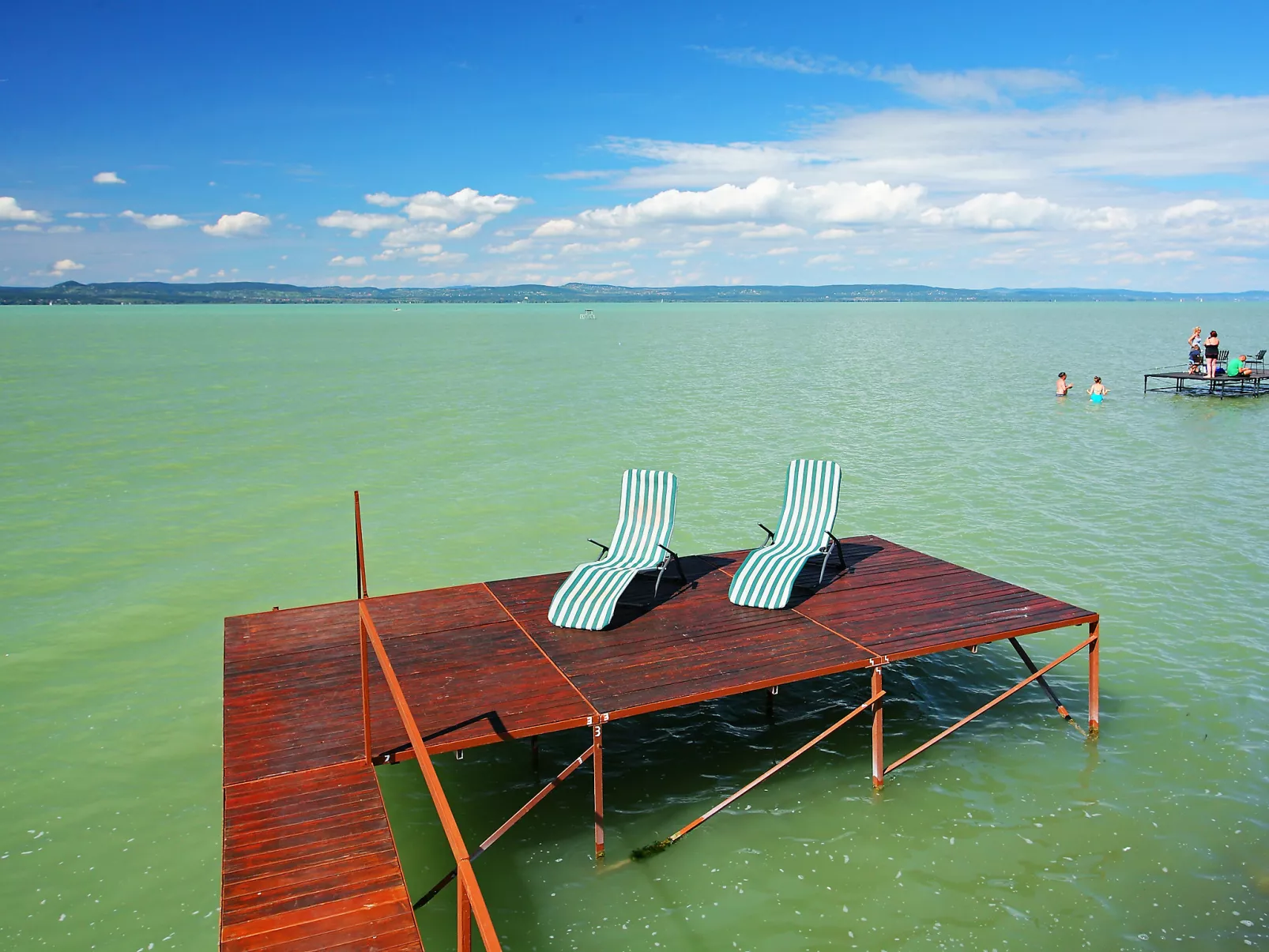 Lakefront 1-Outside