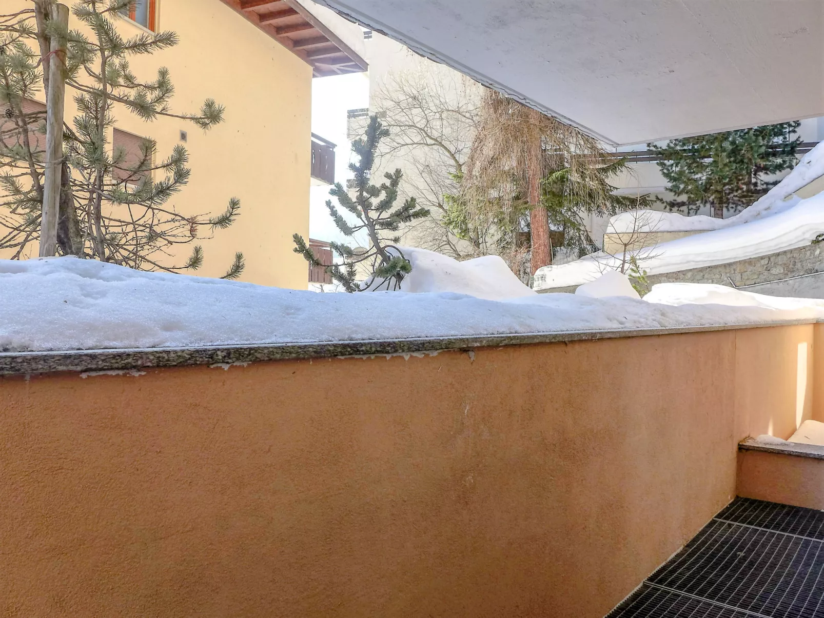 Chesa Sonnalpine B 52-Outside