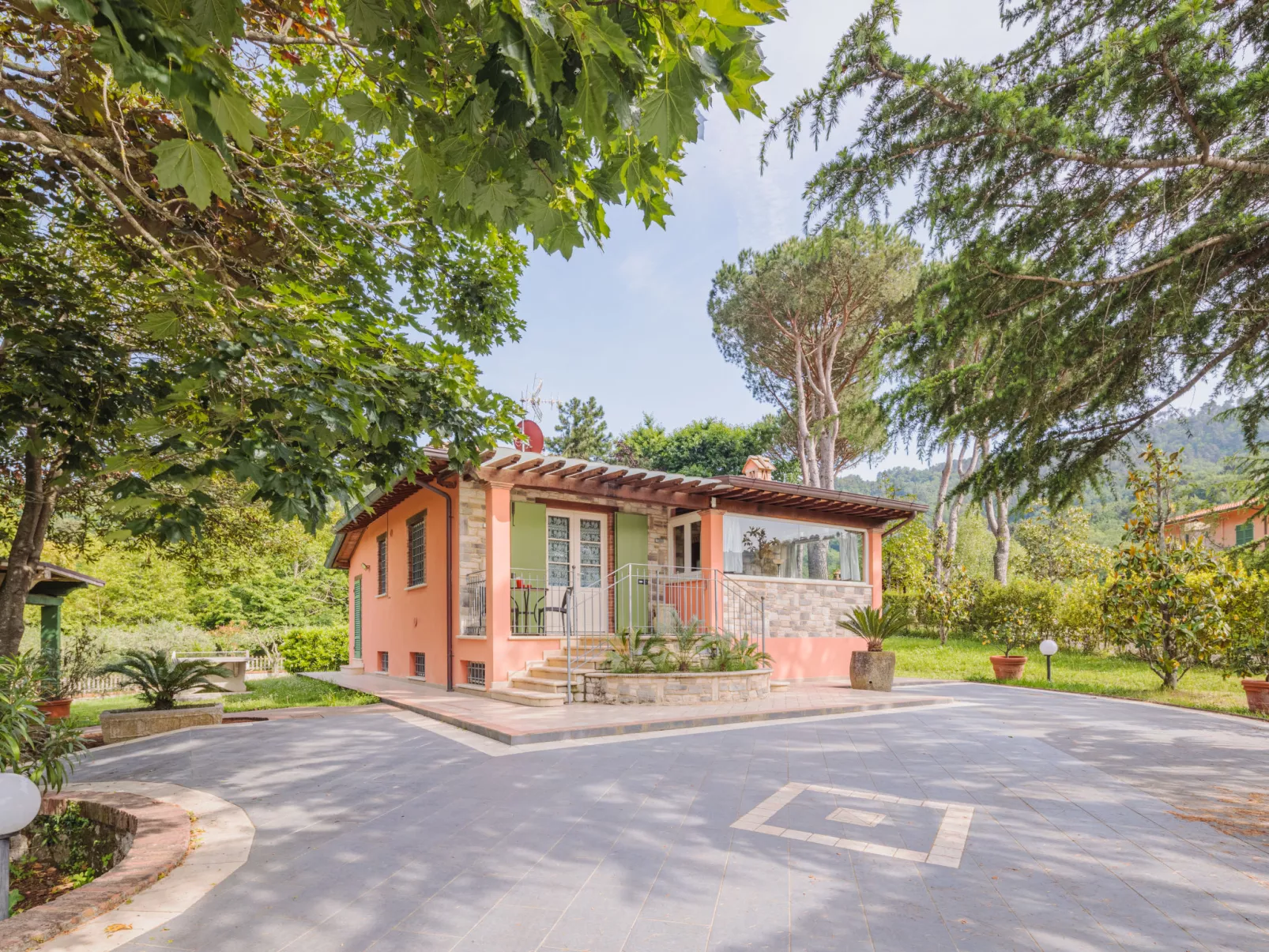 Verde Versilia-Outside