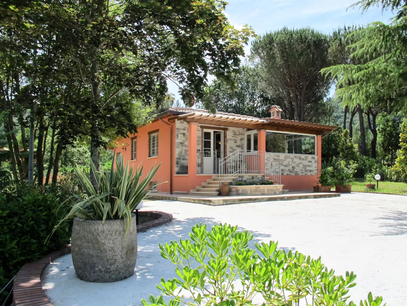 Verde Versilia-Outside