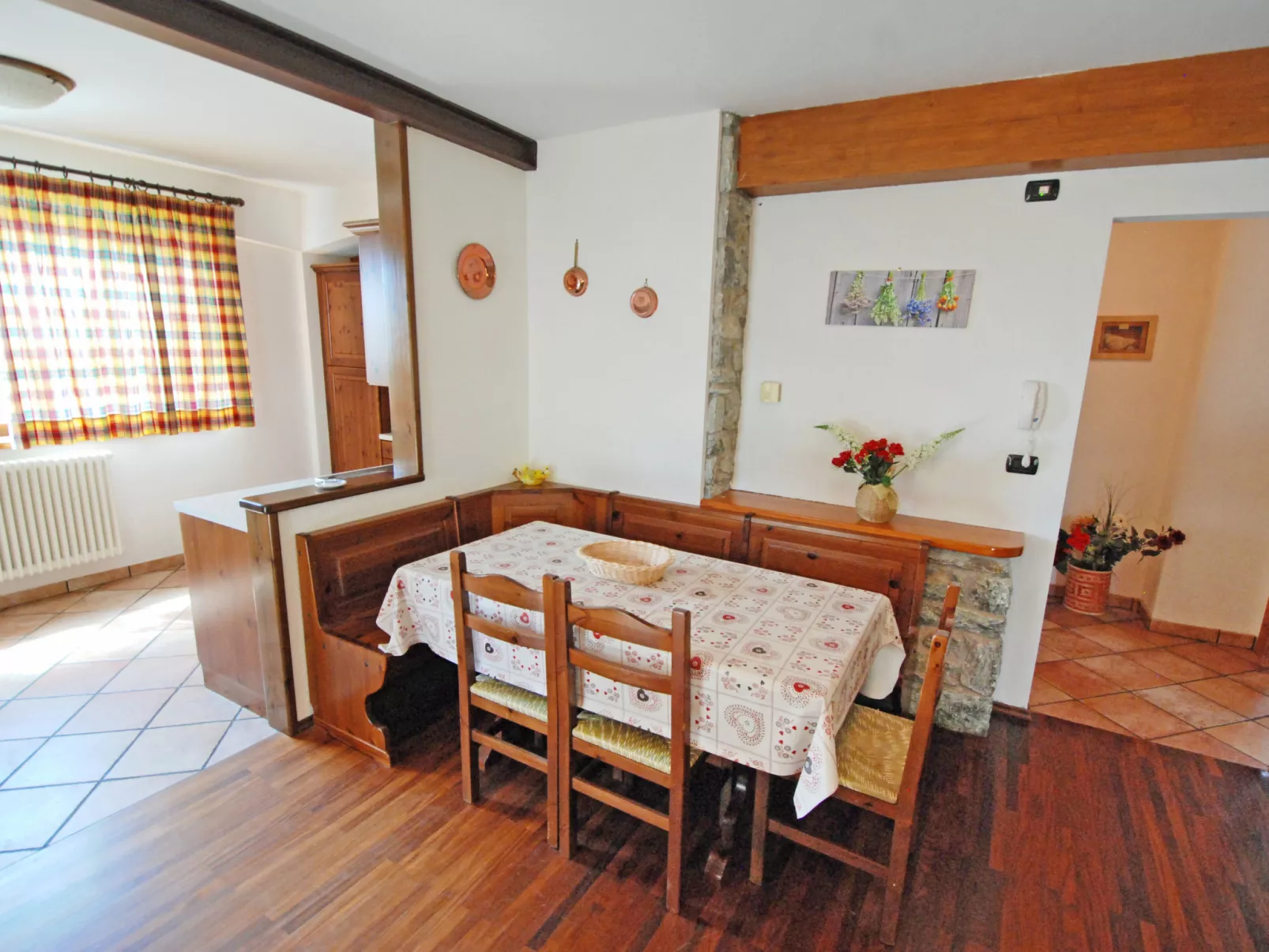 Aigle-Inside