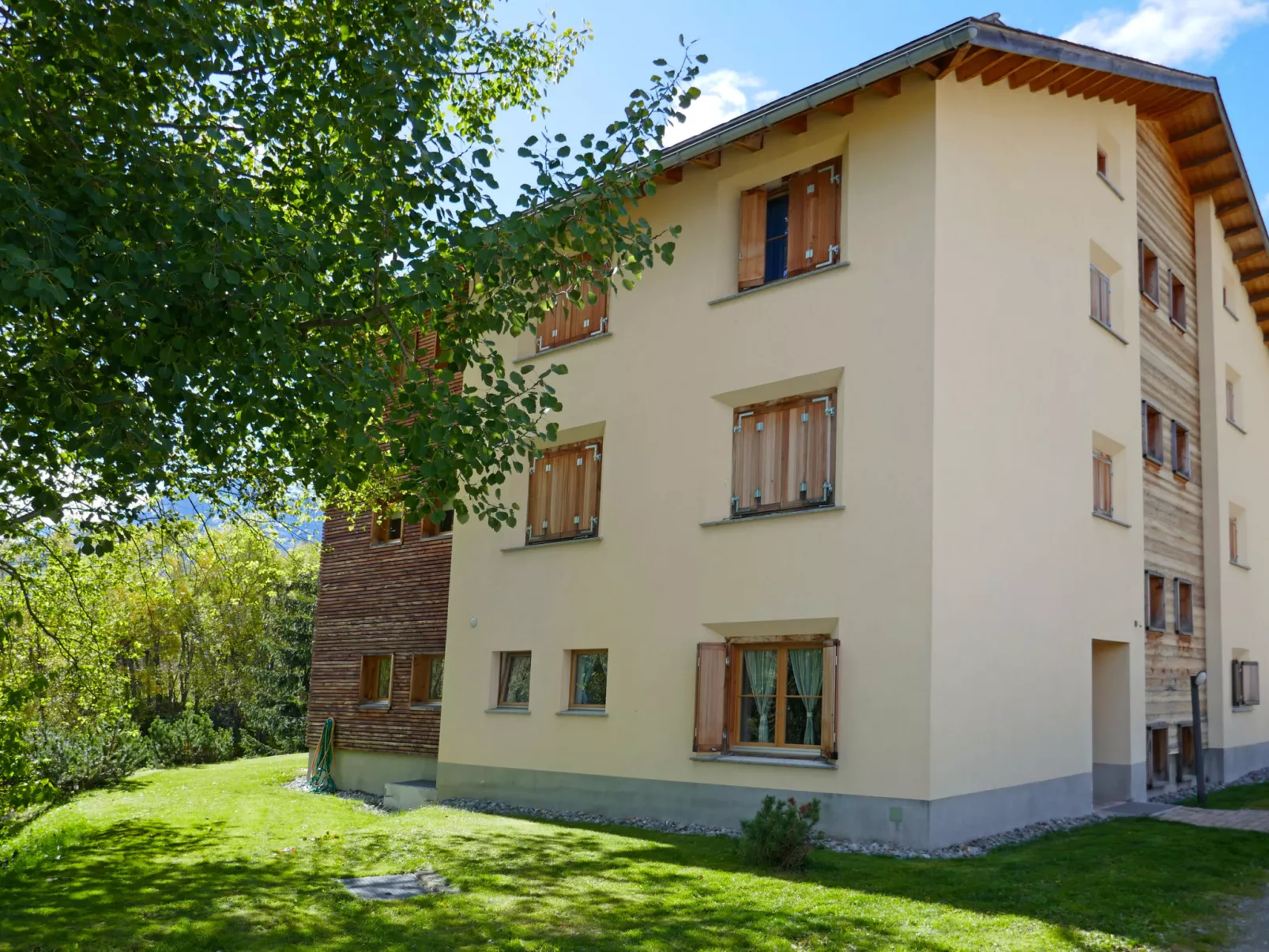 Chesa San Bastiaun B5-Draußen