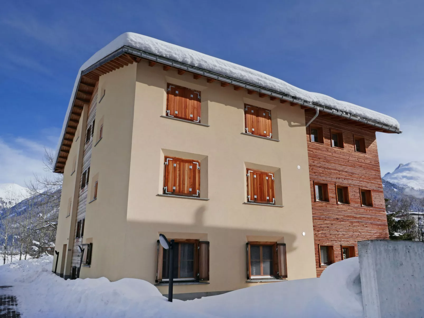 Chesa San Bastiaun B5-Draußen
