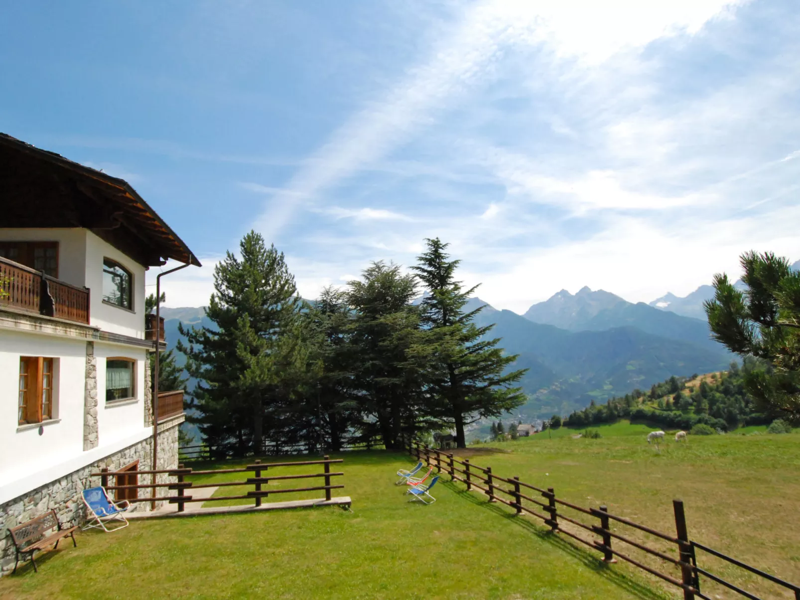 Aigle-Outside