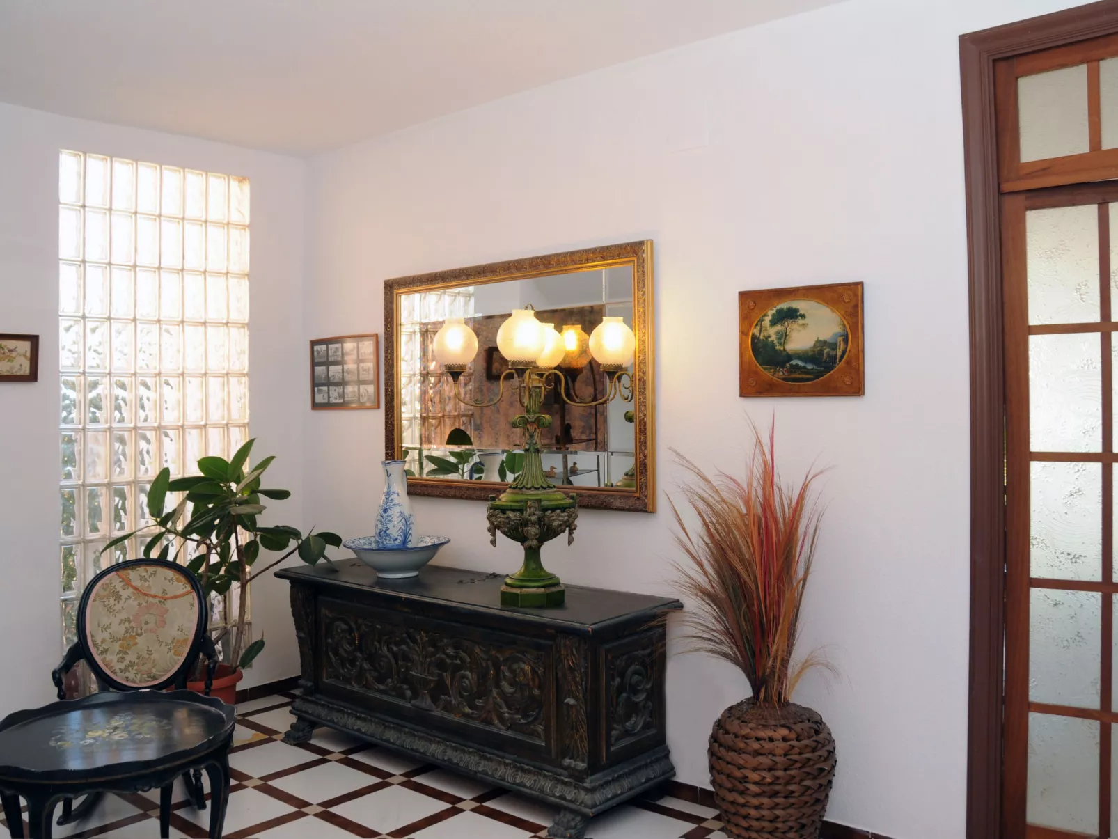 Urb.Maricel-Inside