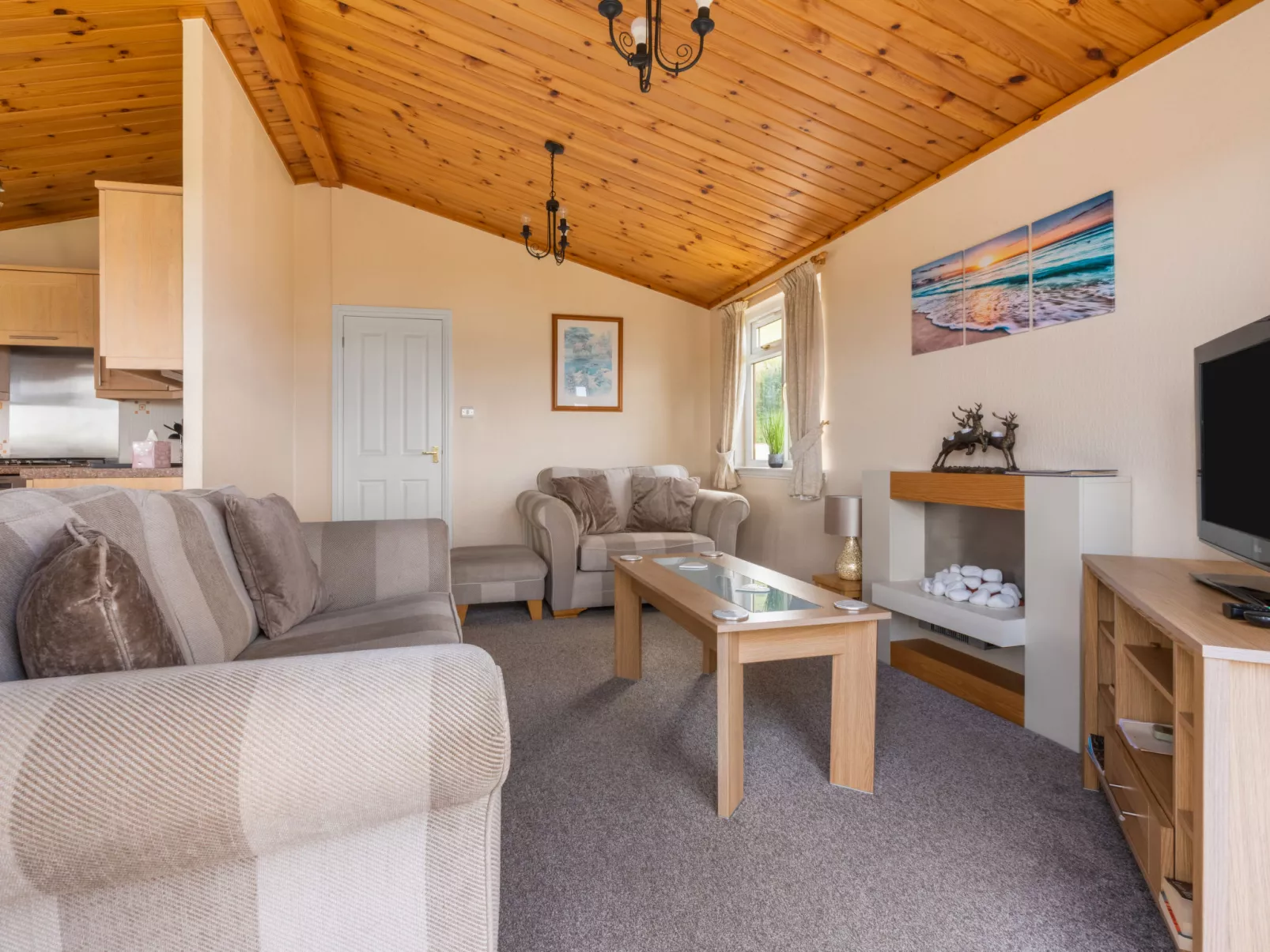 Loch Side Lodge 5-Inside