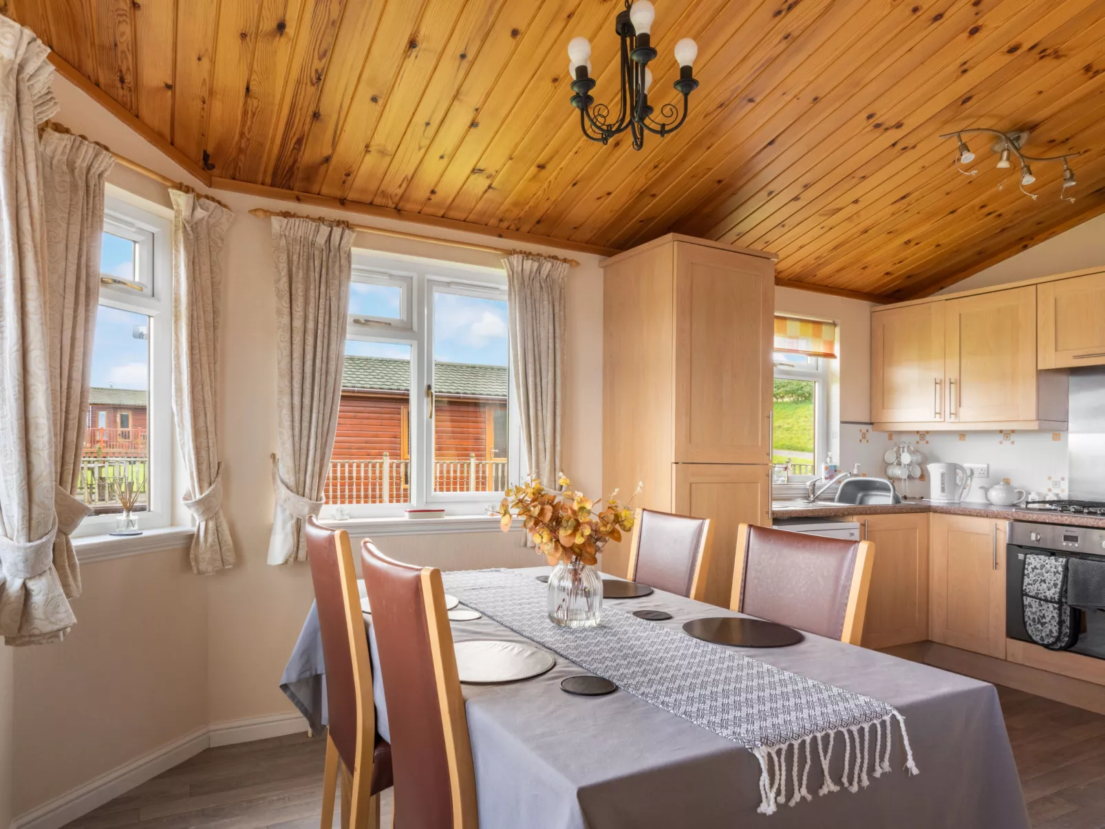 Loch Side Lodge 5-Inside