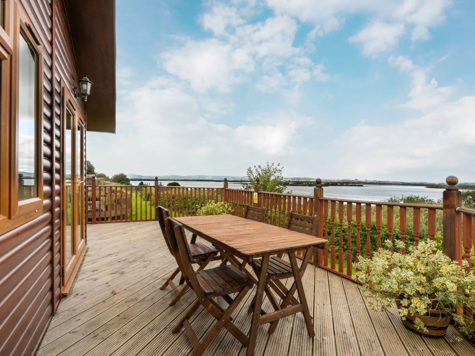 Loch Side Lodge 5-Outside