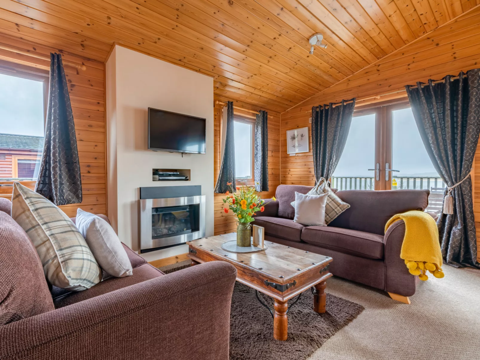Loch Leven Lodge 10-Inside