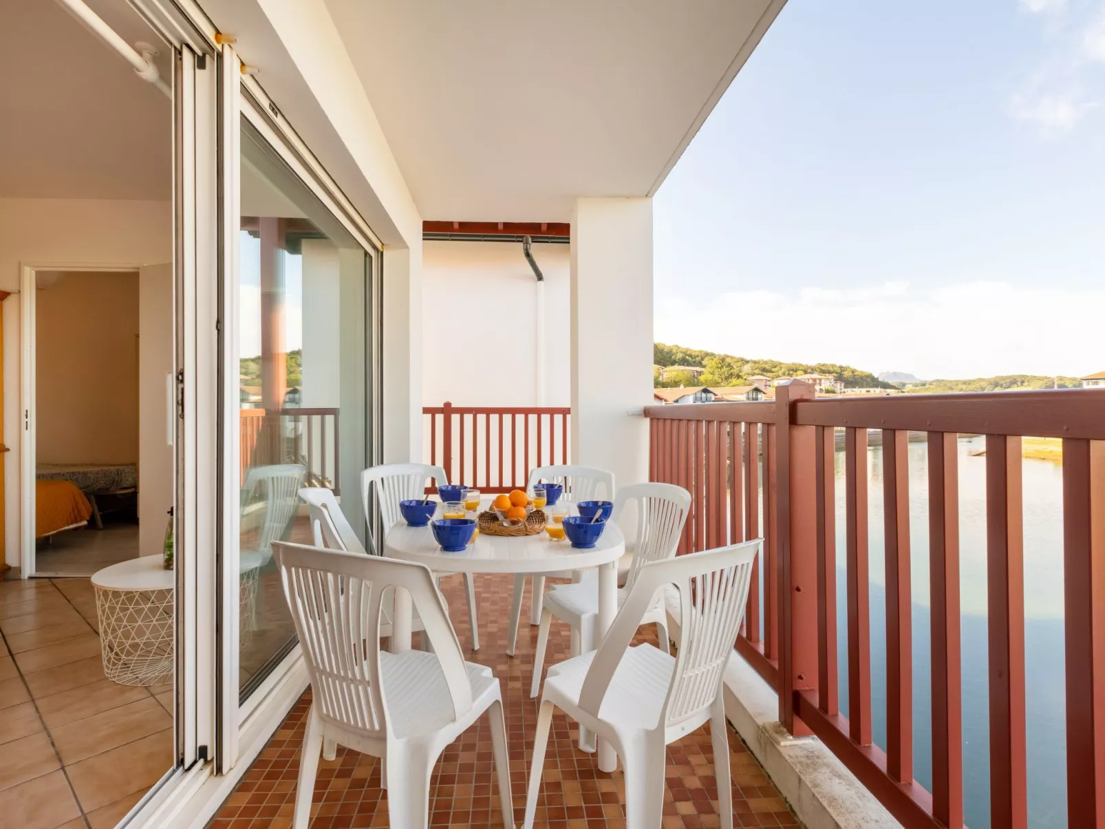 Ederra Untxin-Outside