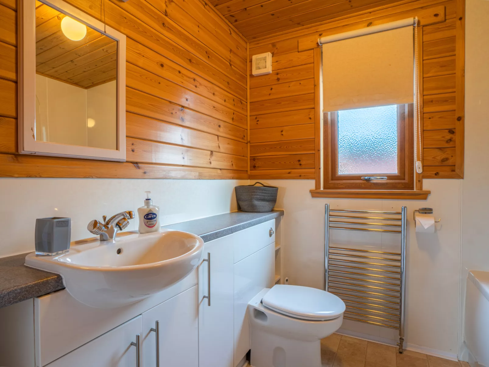 Loch Leven Lodge 10-Inside