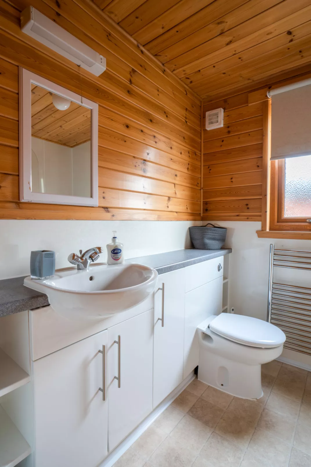 Loch Leven Lodge 10-Inside