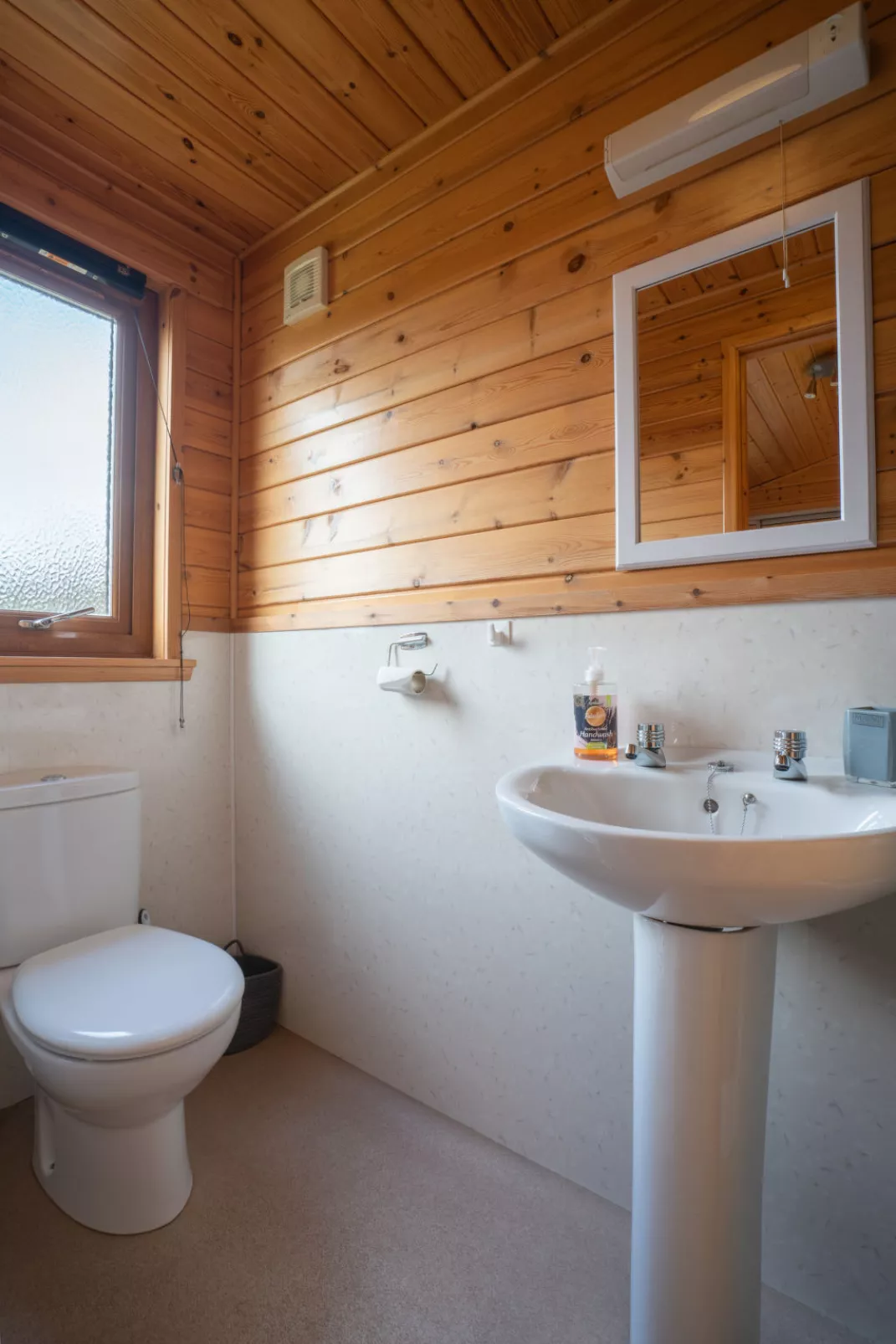 Loch Leven Lodge 10-Inside