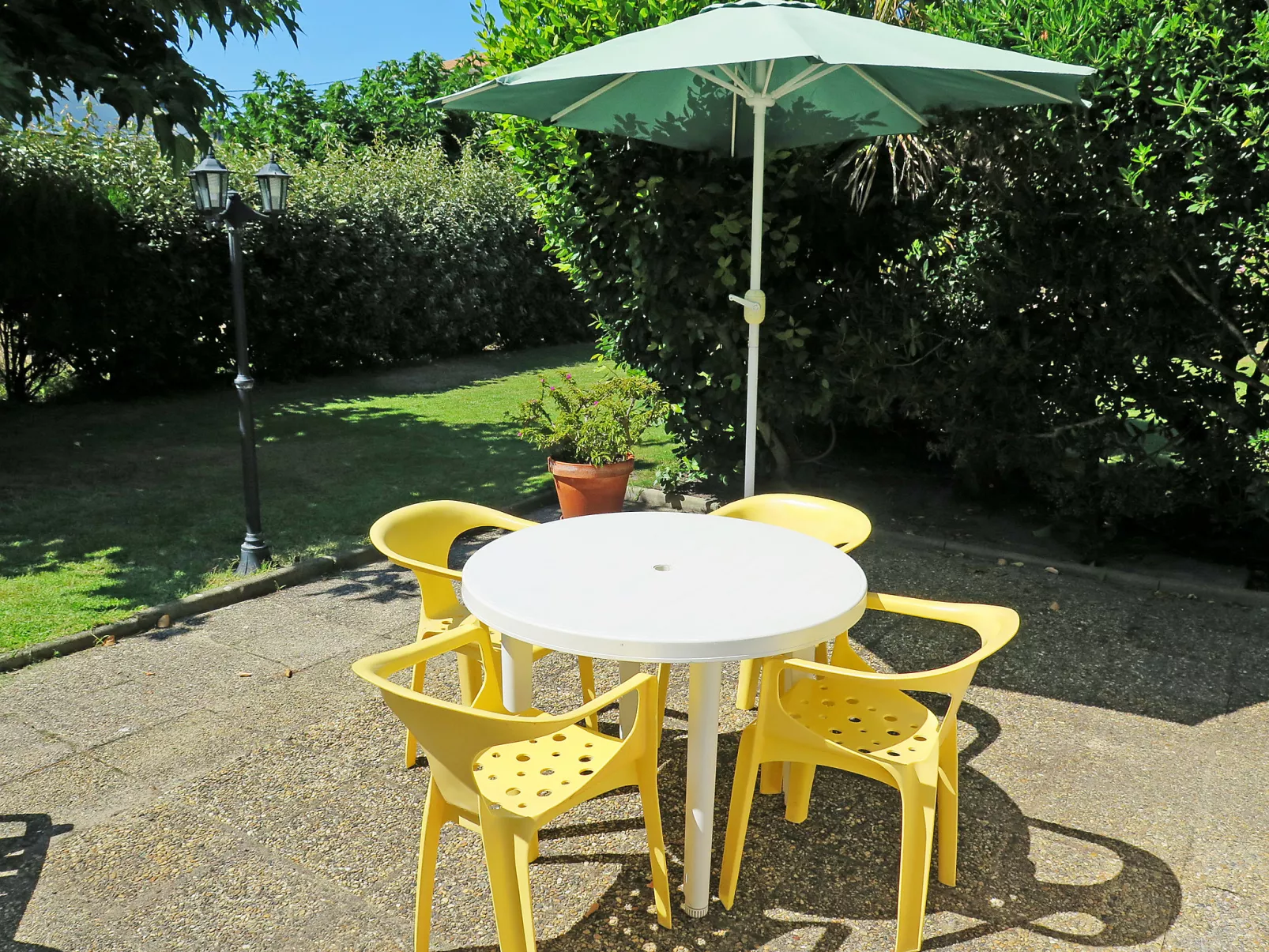 La Poste-Outside