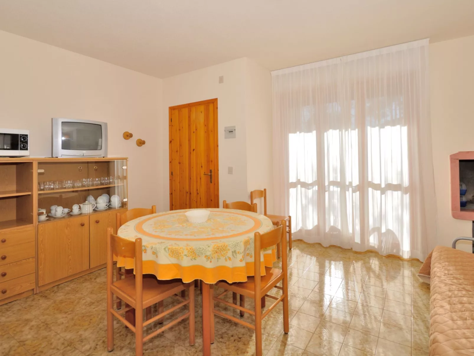 Villaggio White Star-Inside