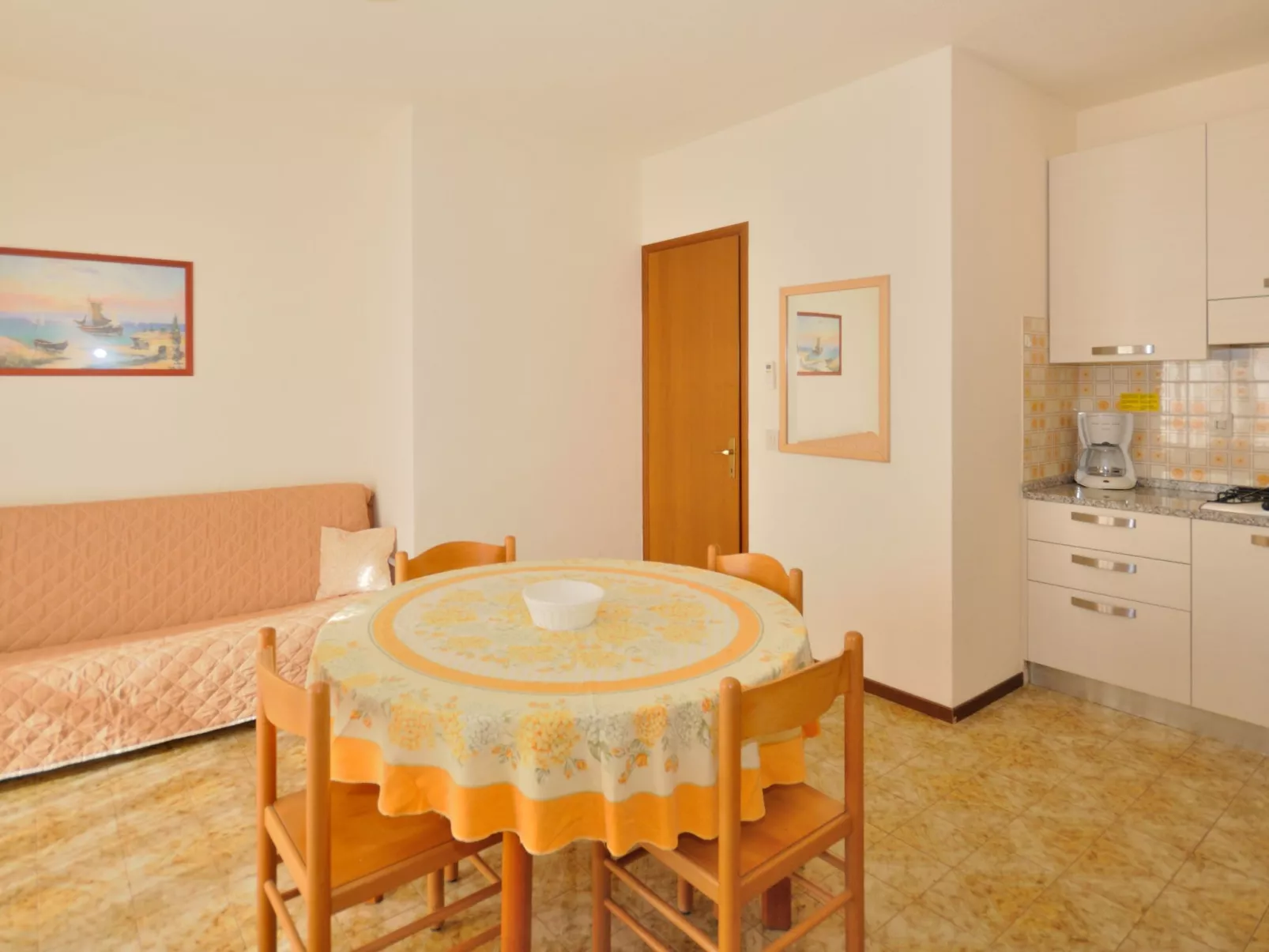Villaggio White Star-Inside