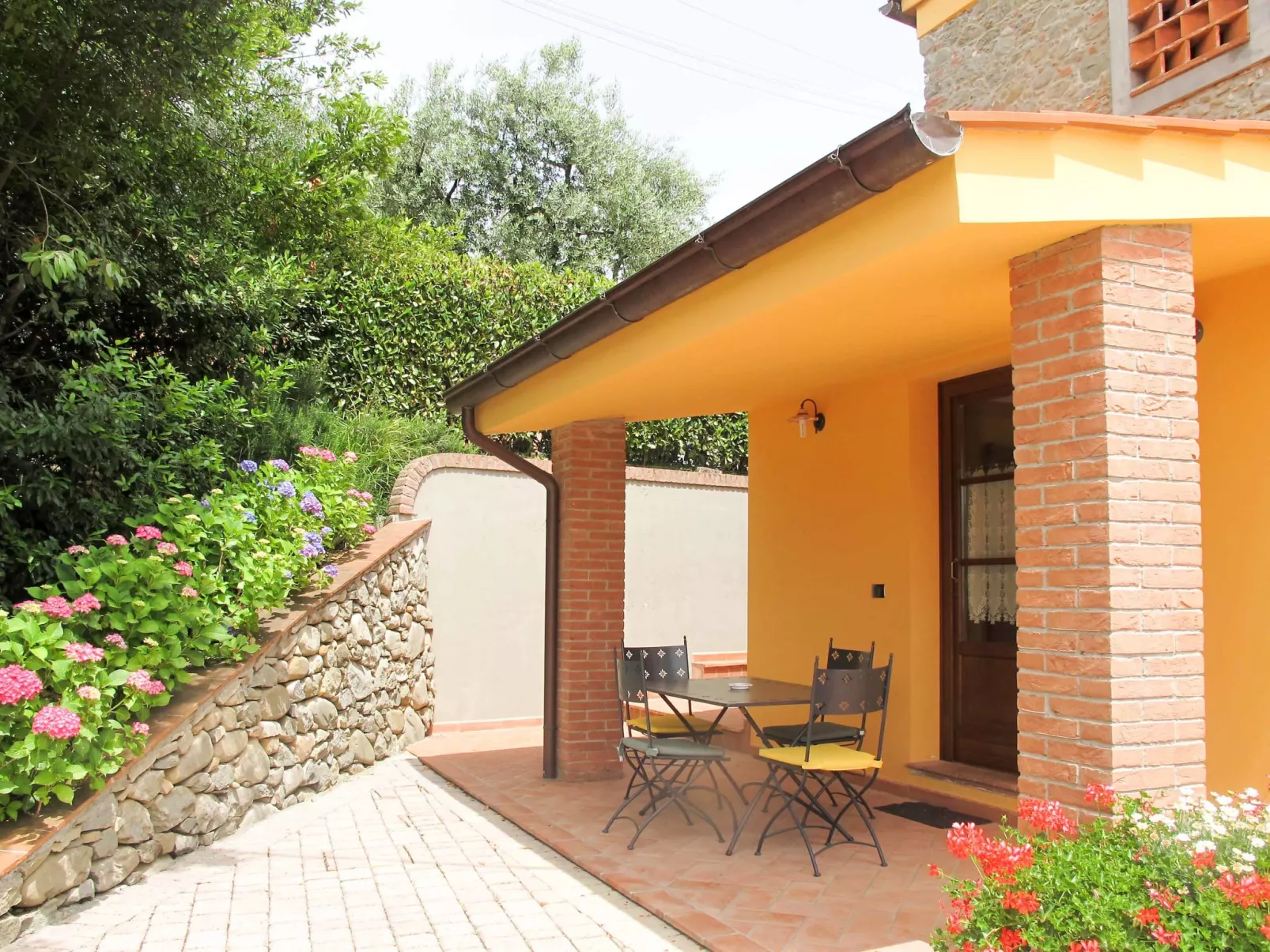 I Colletti - App. Sole-Outside