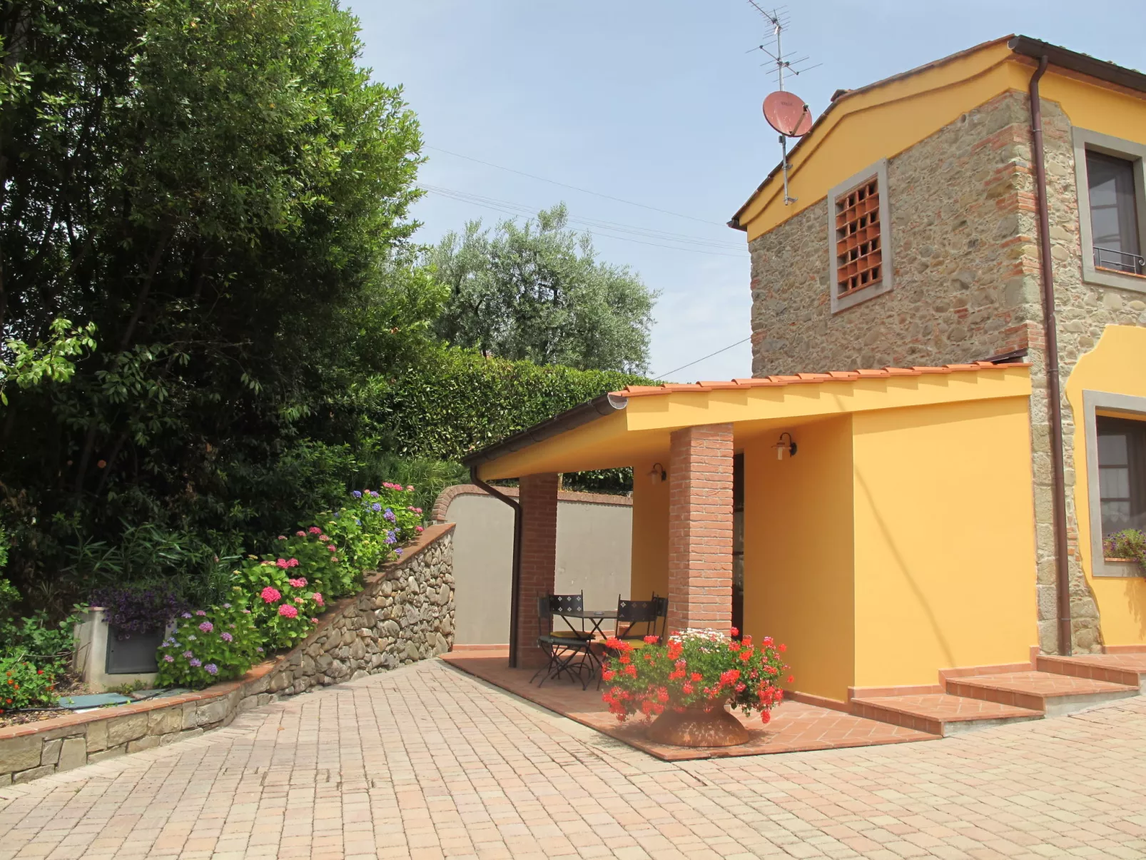 I Colletti - App. Sole-Outside