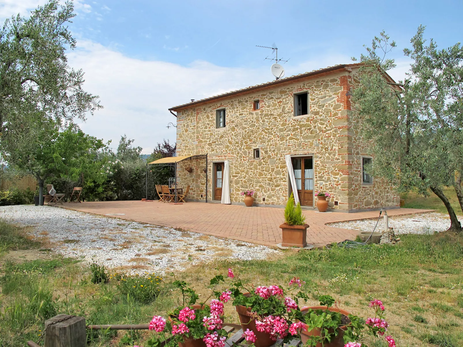 La Casina-Outside