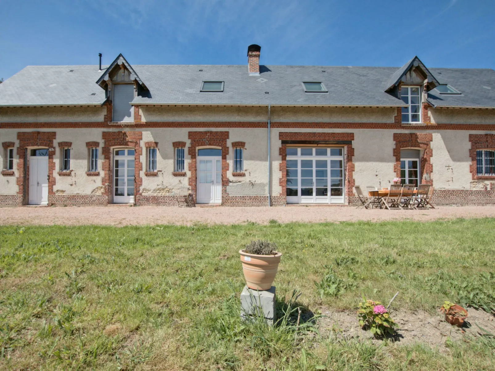 Les écuries de Callenville-Outside