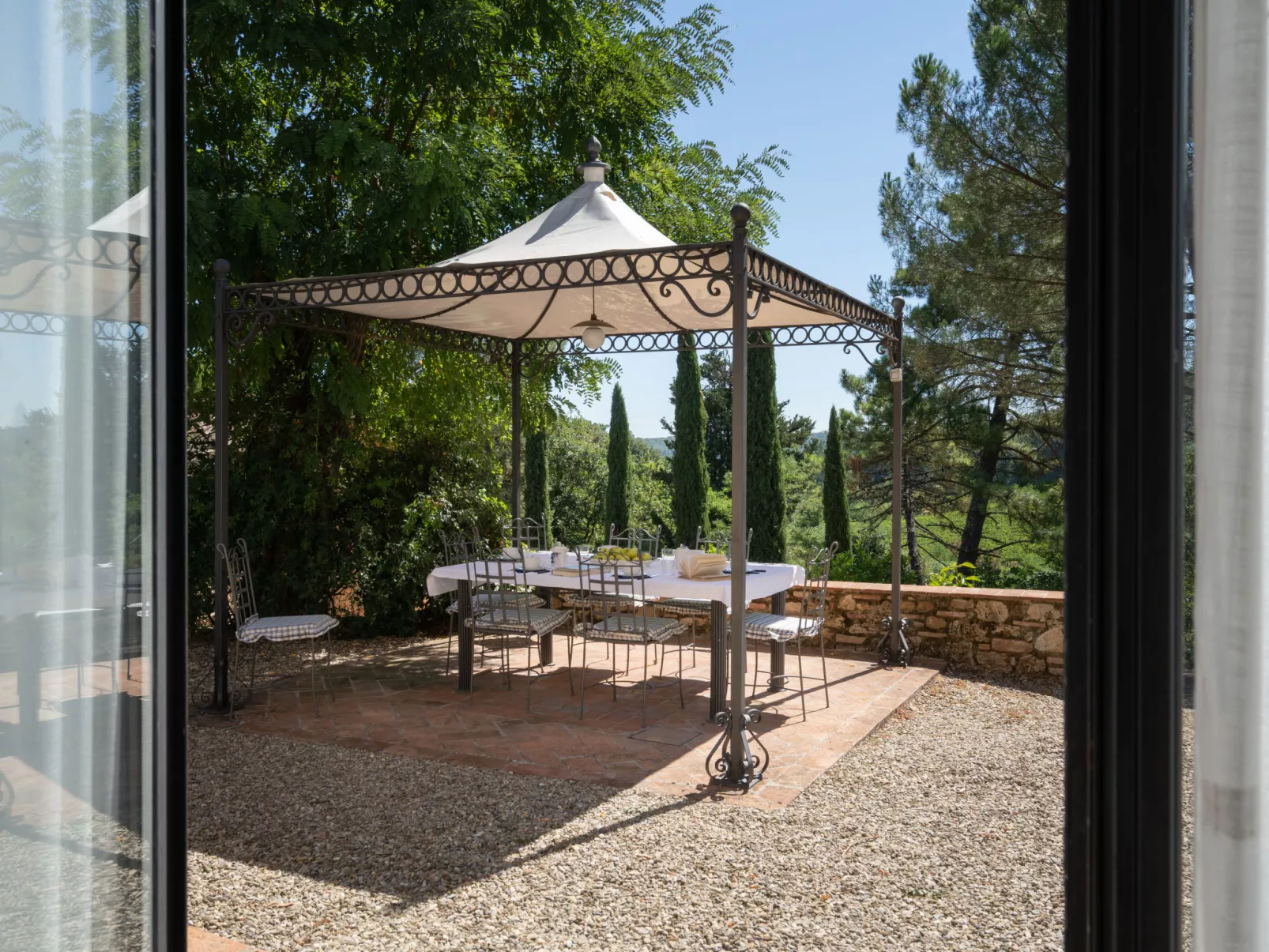 Il Sangiovese-Outside