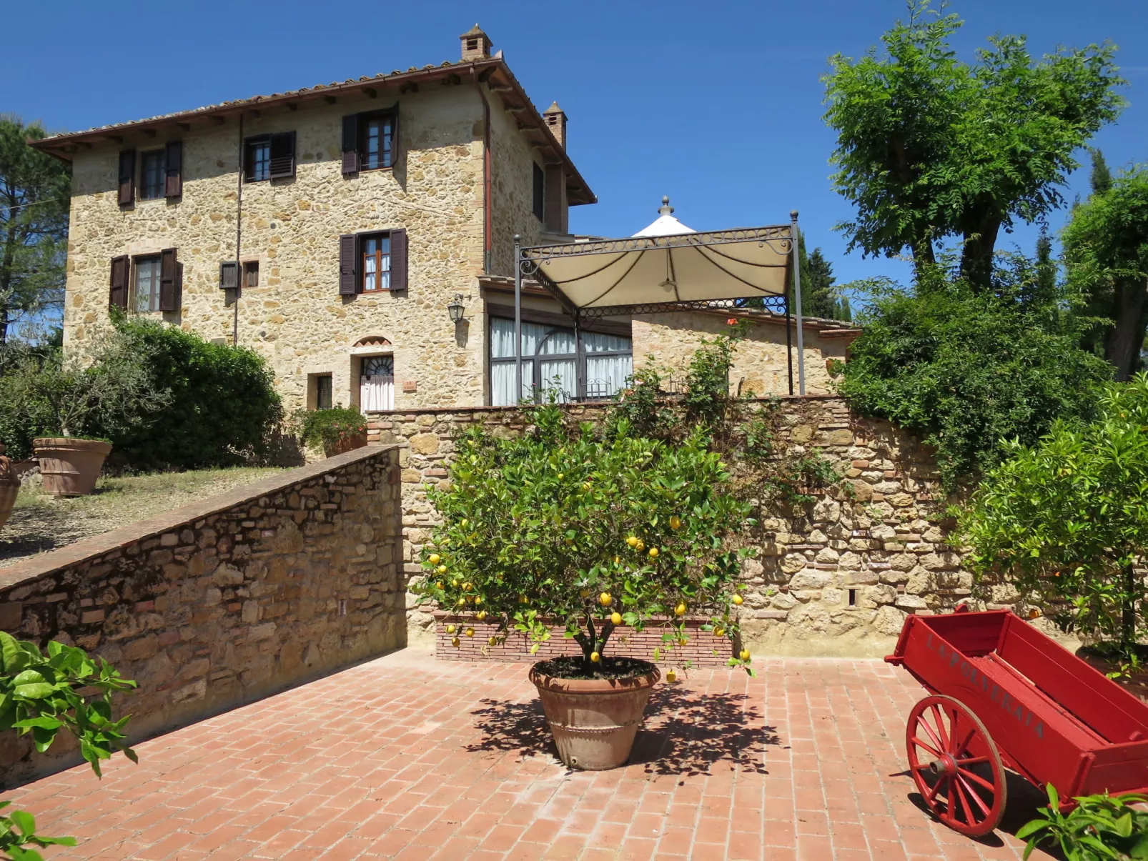 Il Sangiovese-Outside