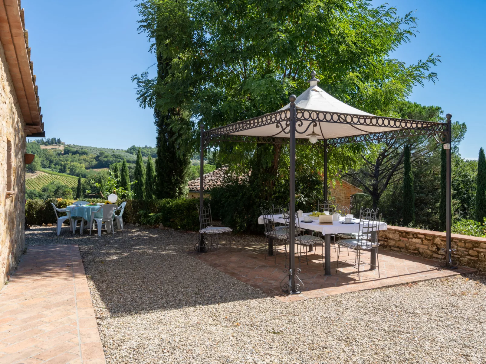 Il Sangiovese-Outside