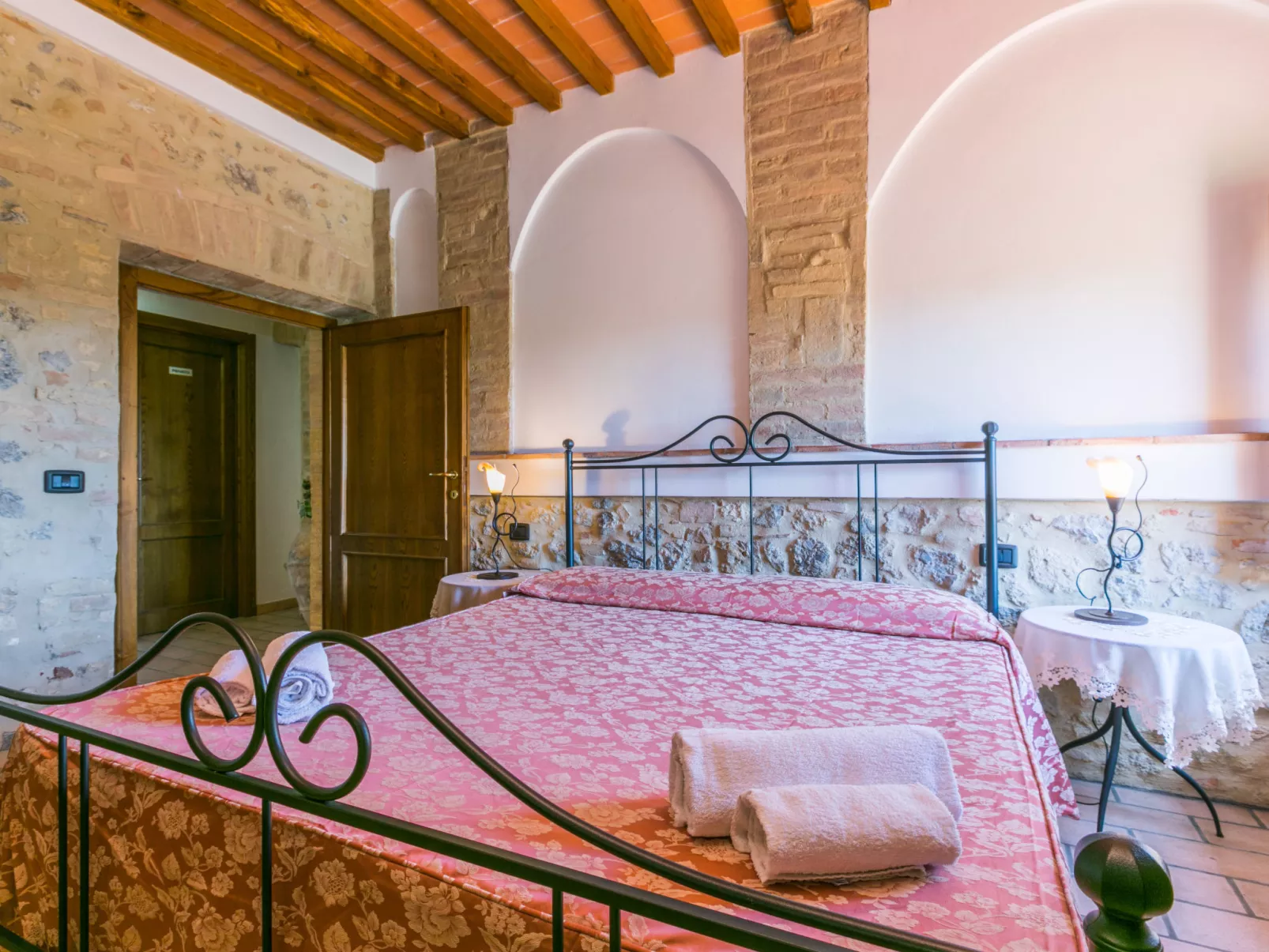 Borgo Antico-Inside