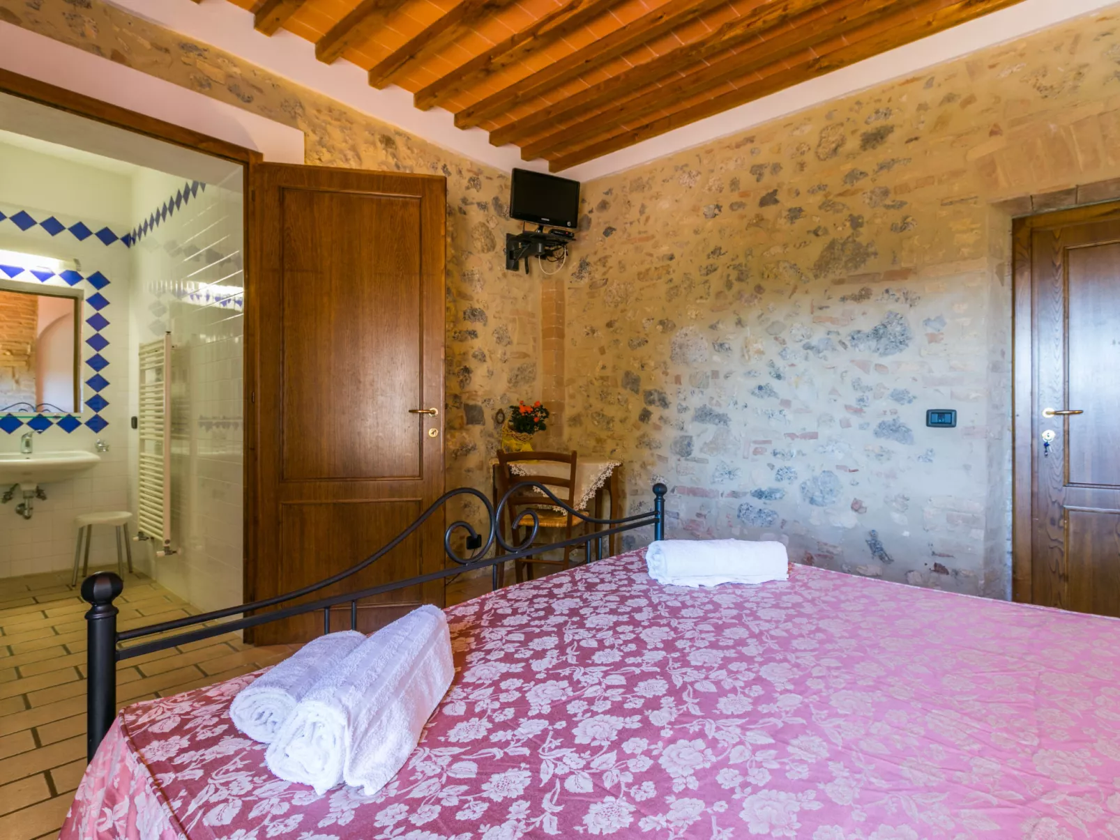 Borgo Antico-Inside