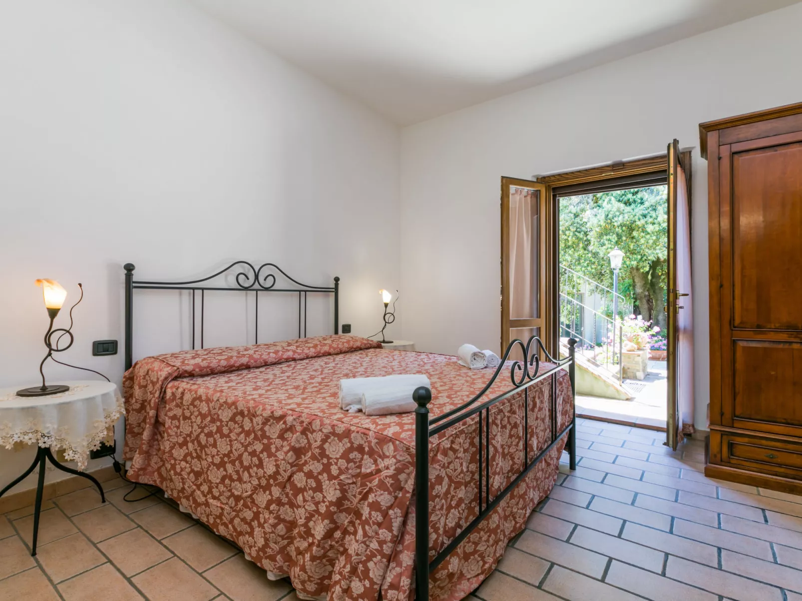 Borgo Antico-Inside