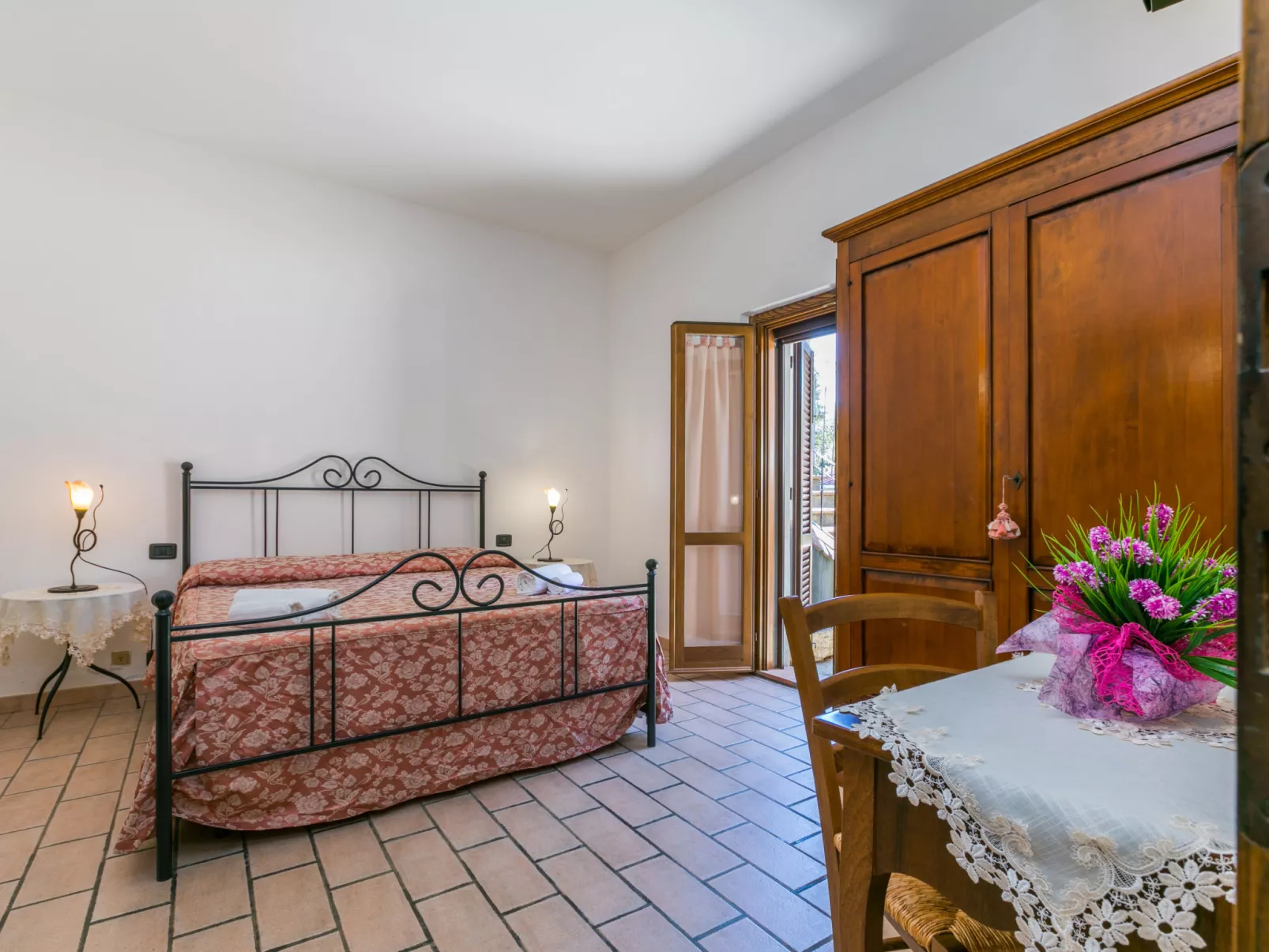 Borgo Antico-Inside