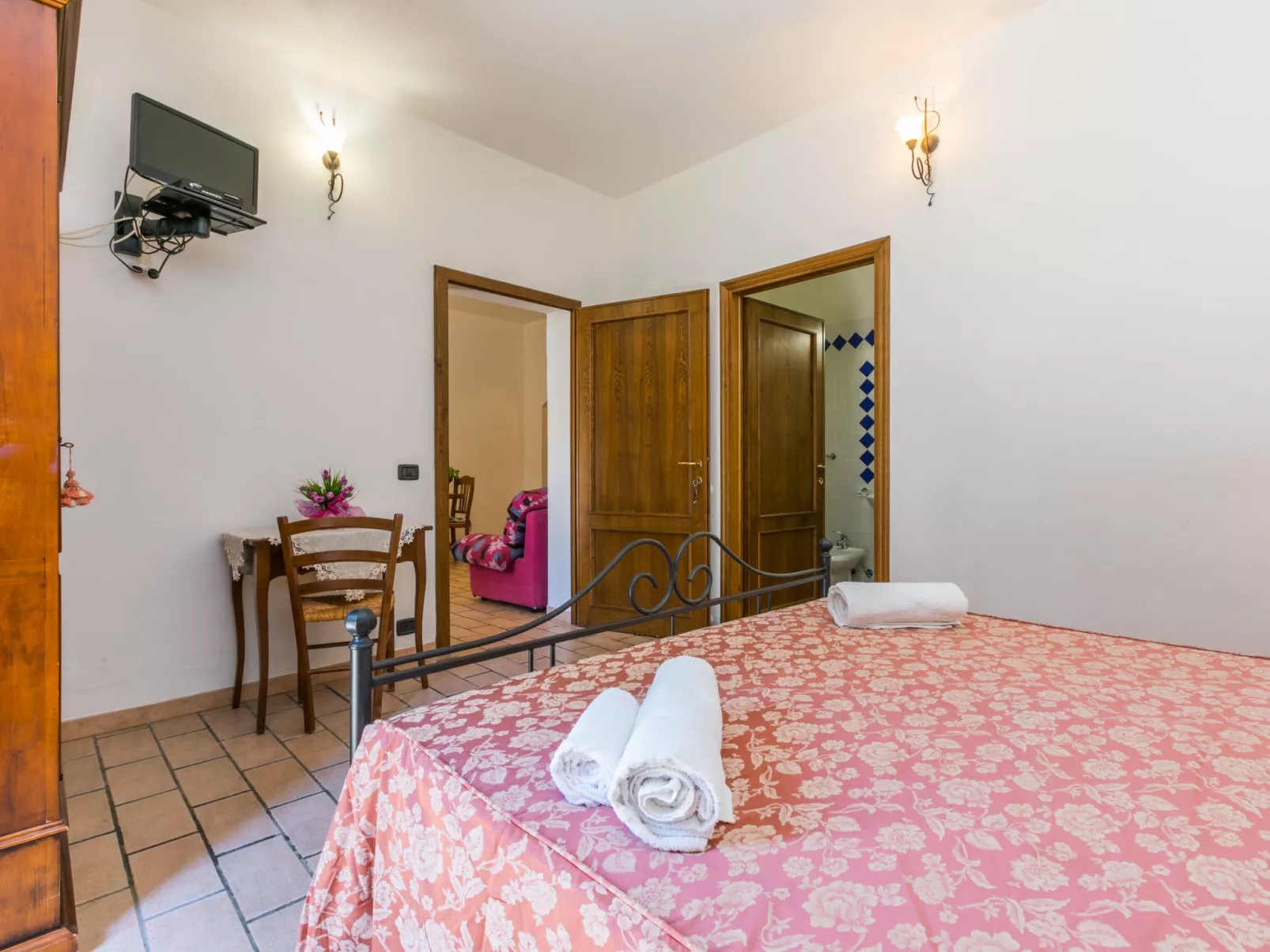 Borgo Antico-Inside