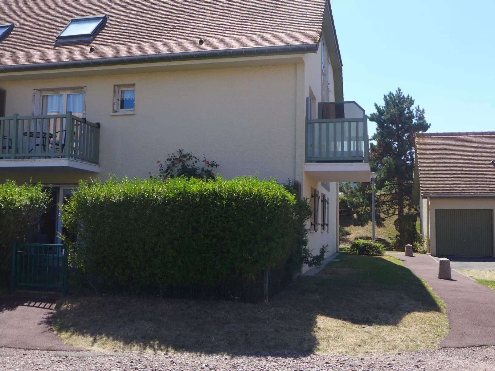 La Côte Fleurie-Outside