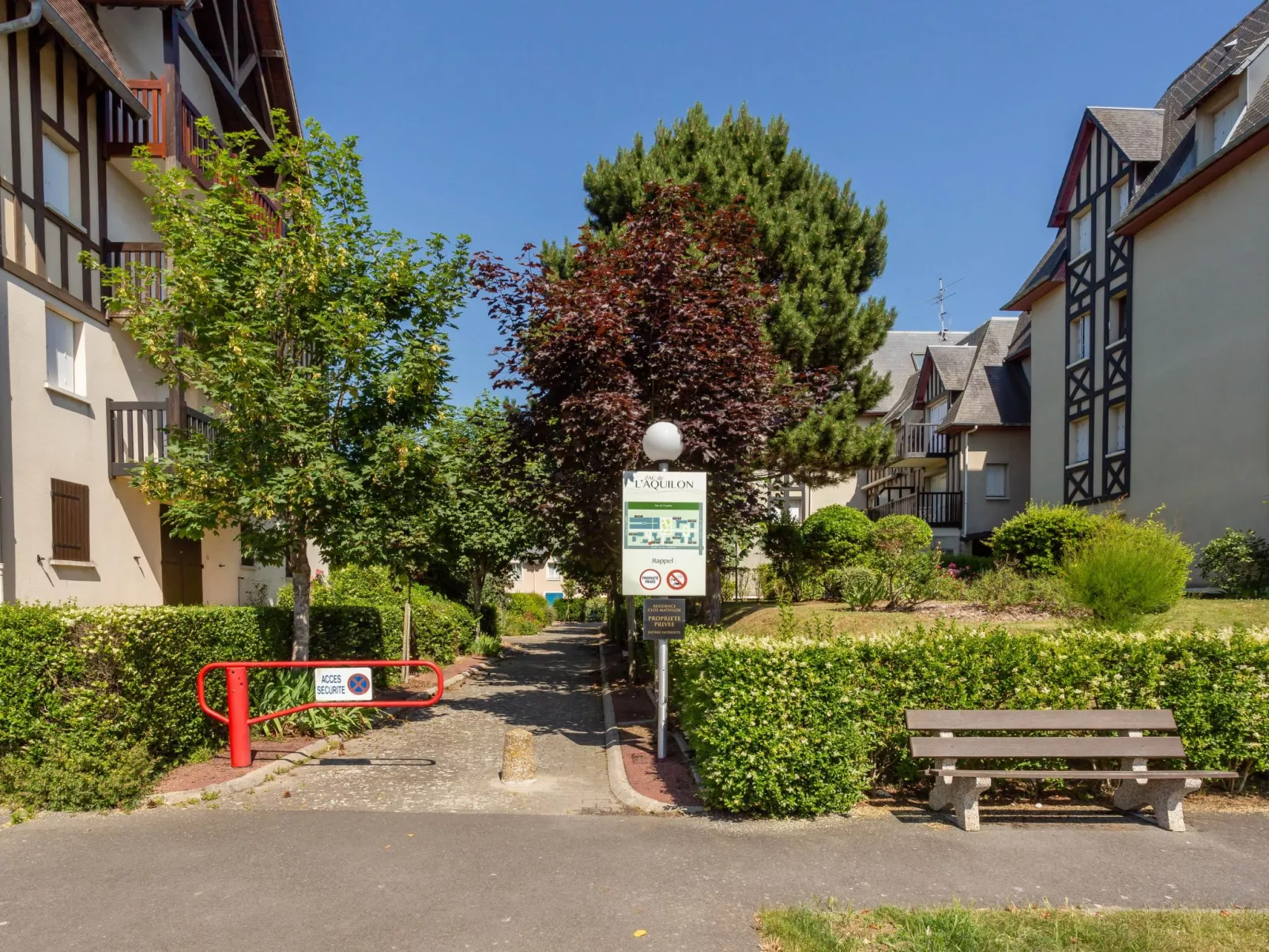 Le Clos Mathilde-Outside
