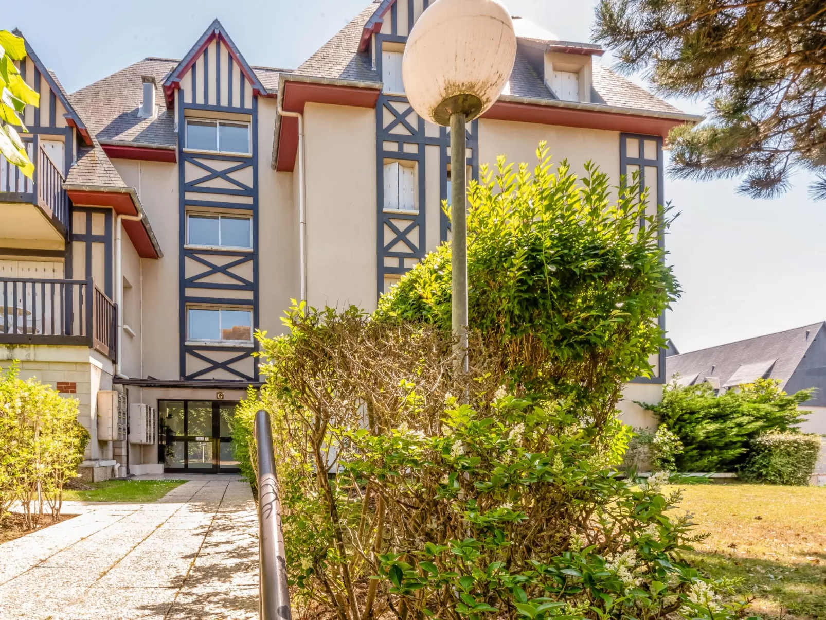 Le Clos Mathilde-Outside