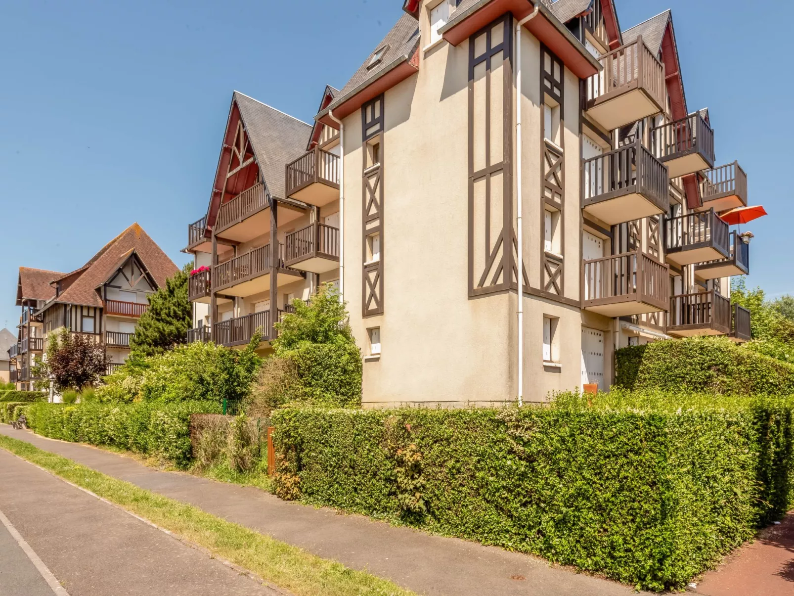 Le Clos Mathilde-Outside