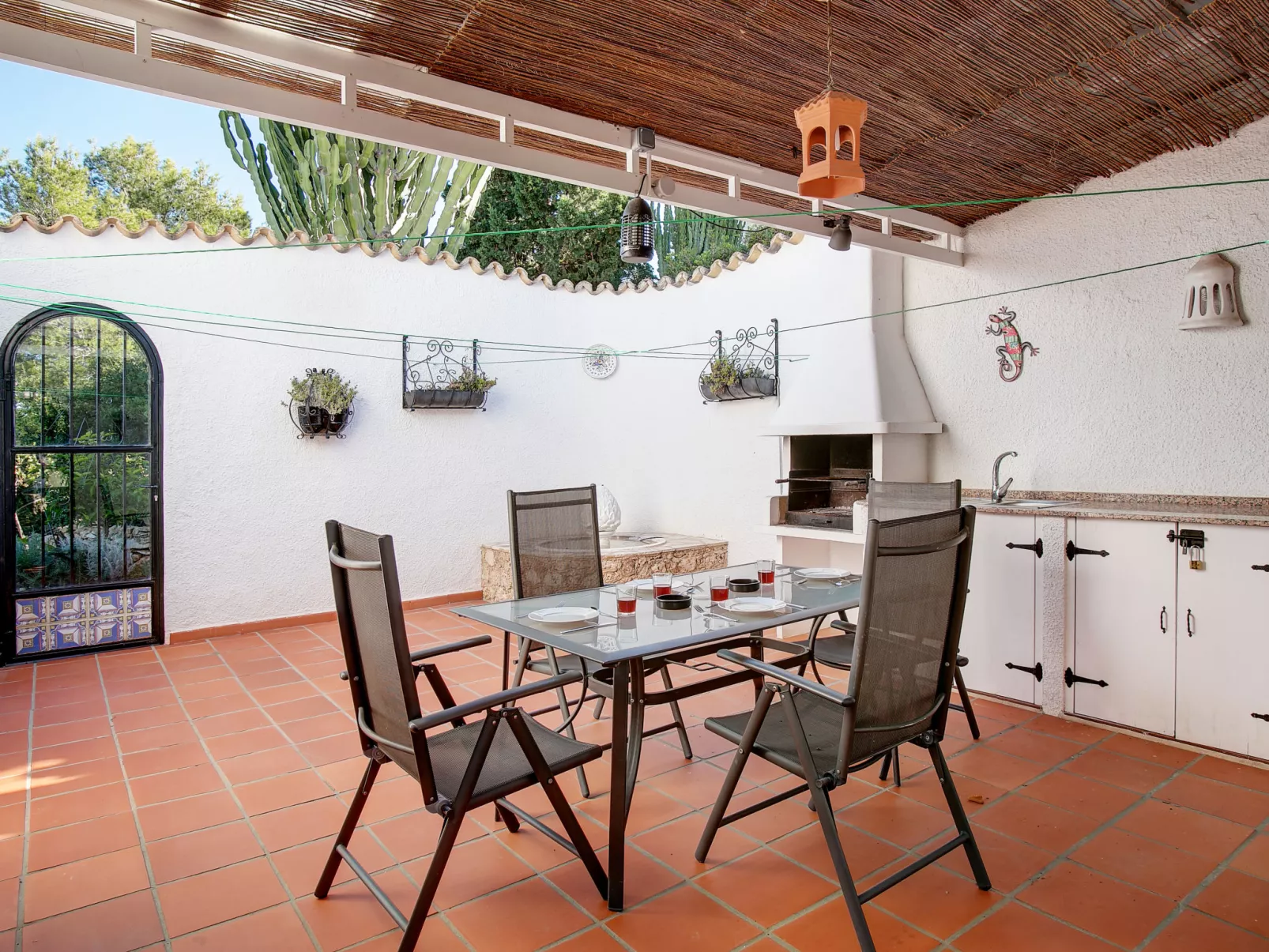Villa Flores-Outside