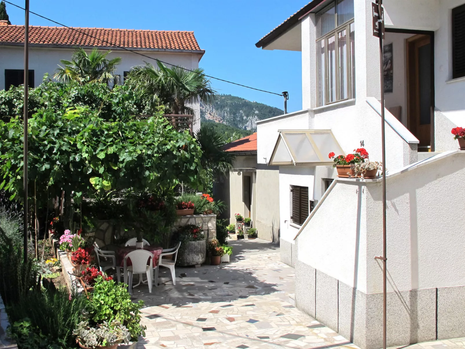 Julka-Outside