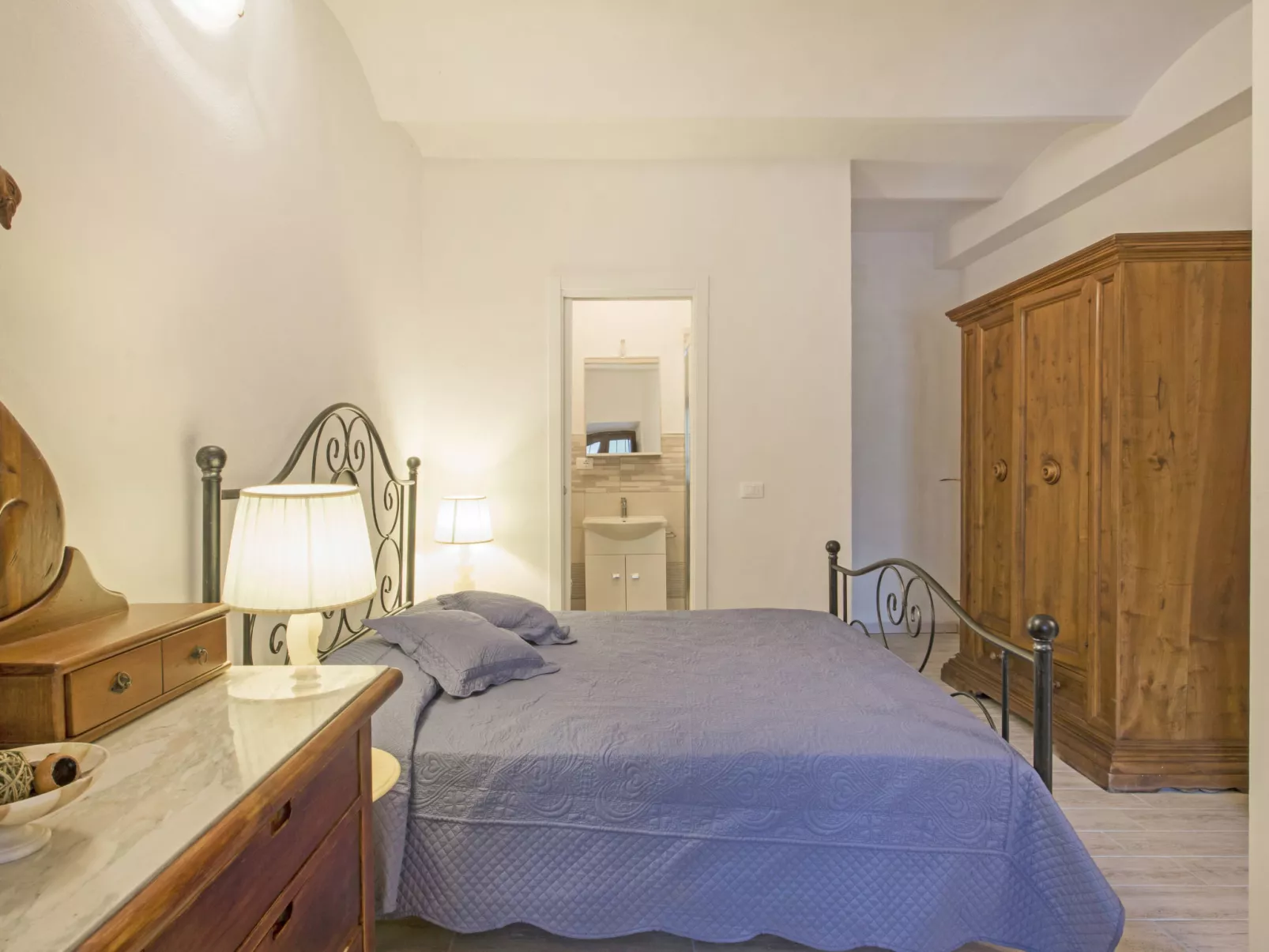 Villa Etrusca-Inside