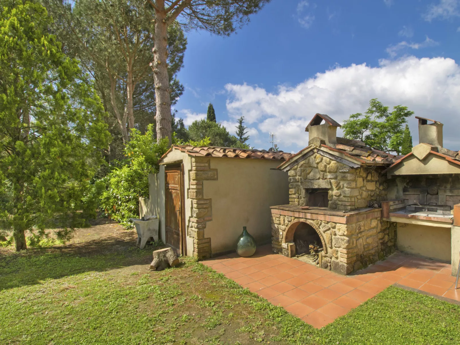 Villa Etrusca-Outside