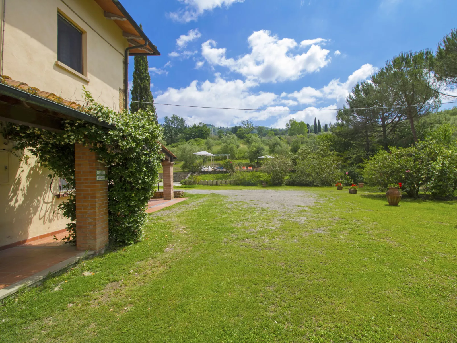 Villa Etrusca-Outside