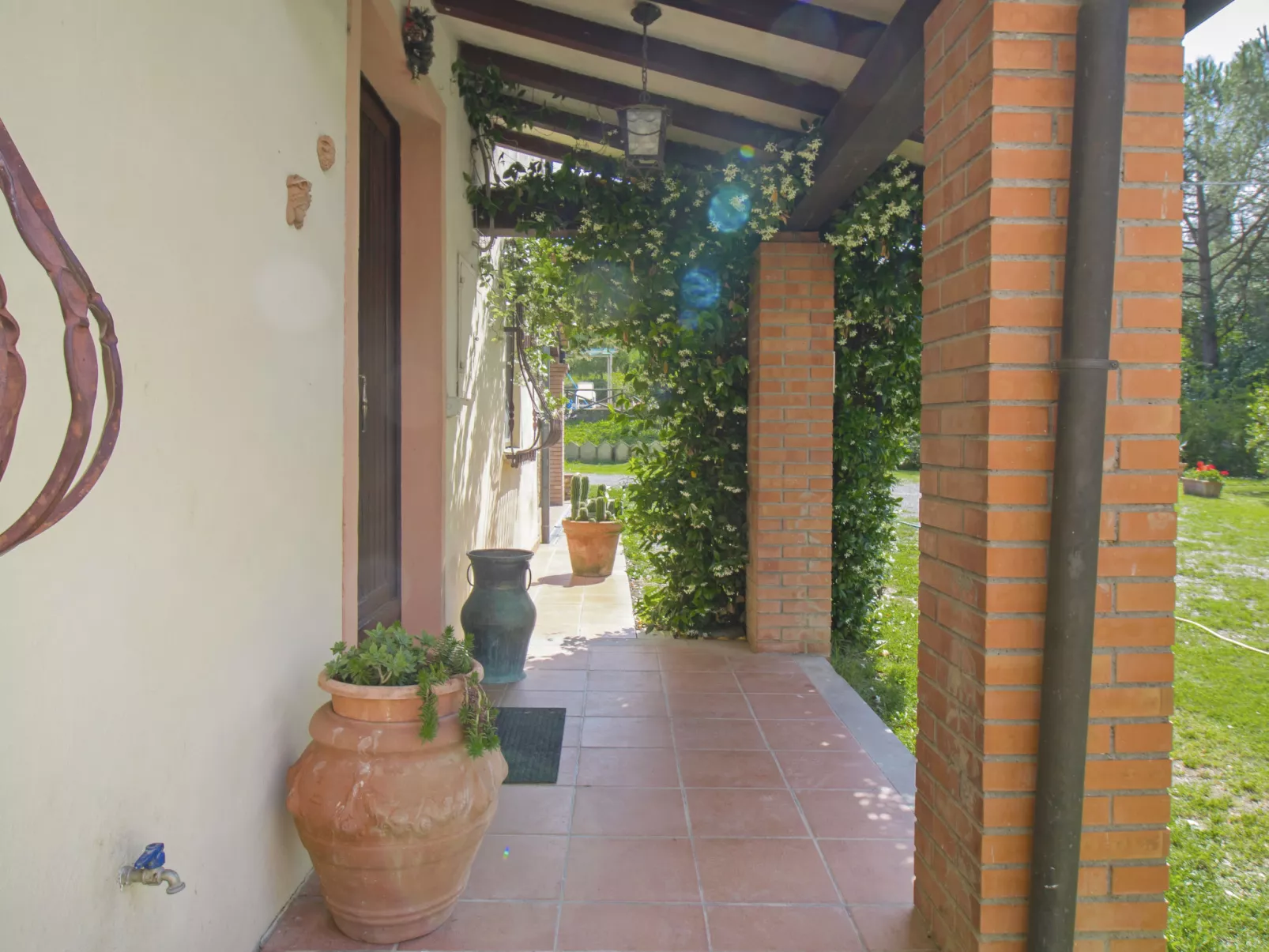 Villa Etrusca-Outside
