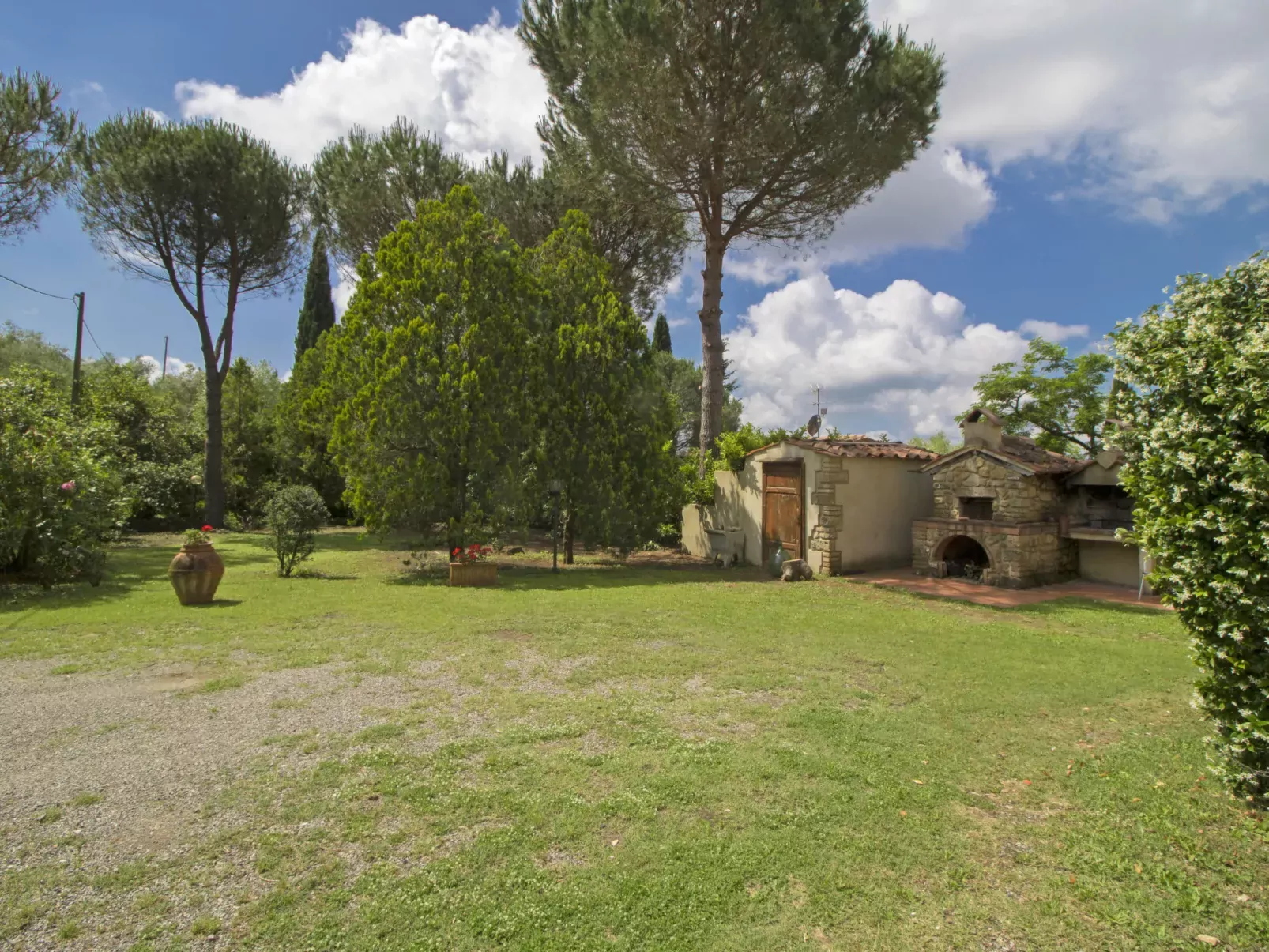 Villa Etrusca-Outside
