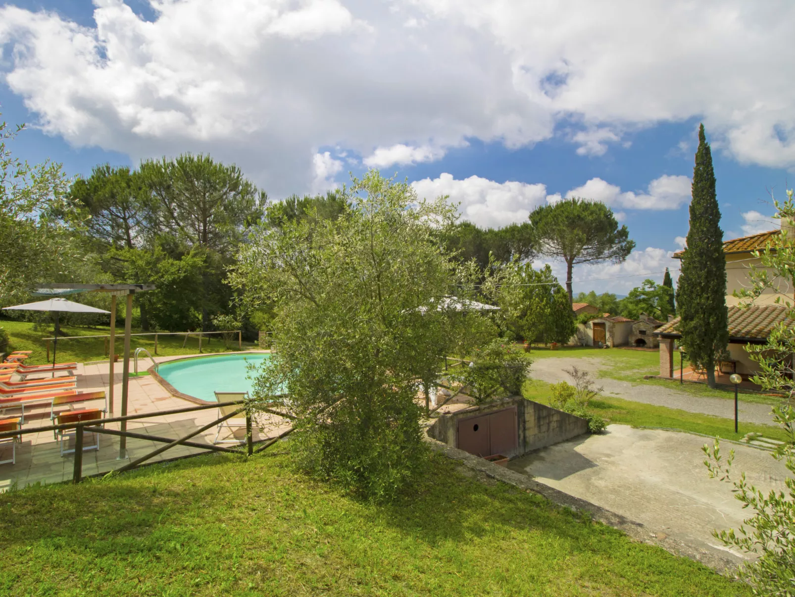 Villa Etrusca-Outside