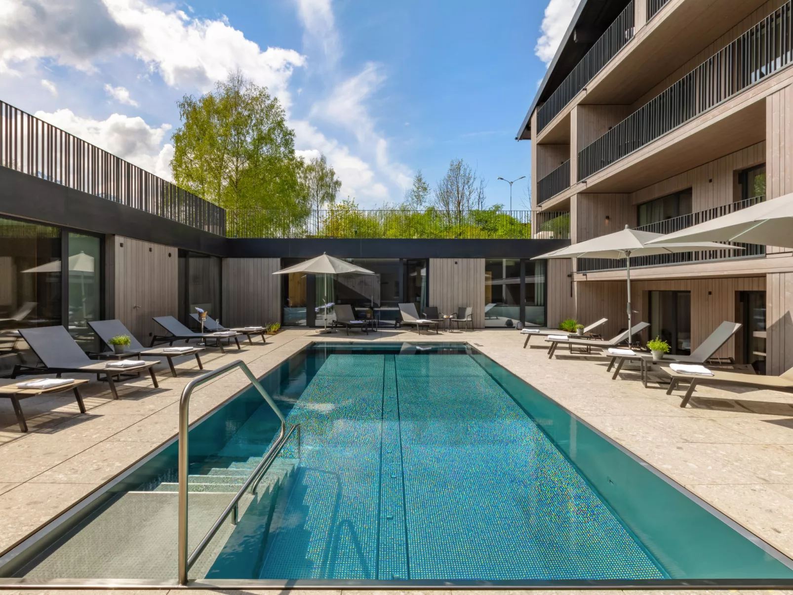 Emma Deluxe Aparthotel-Outside