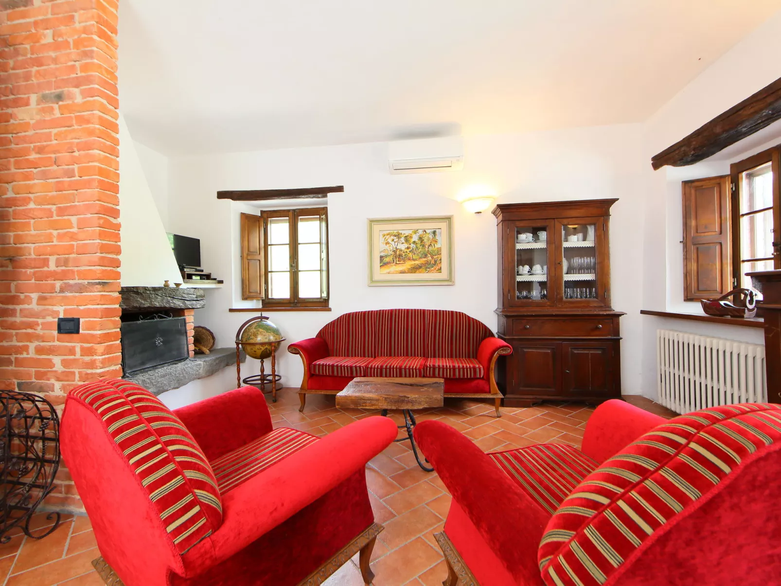 Val d'Orcia-Inside