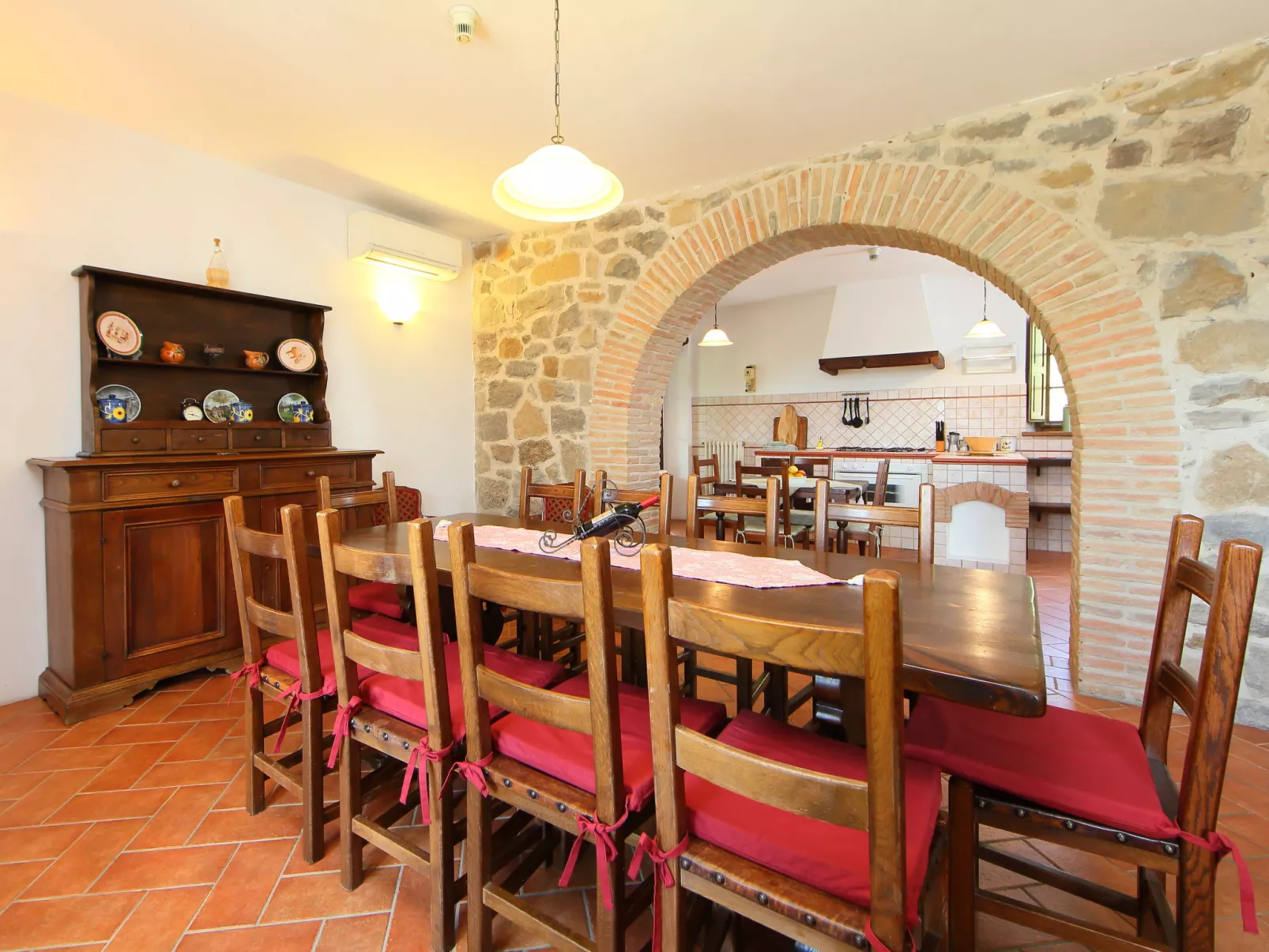 Val d'Orcia-Inside